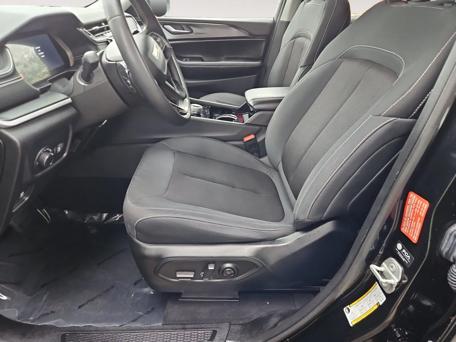Jeep Grand Cherokee photo 9