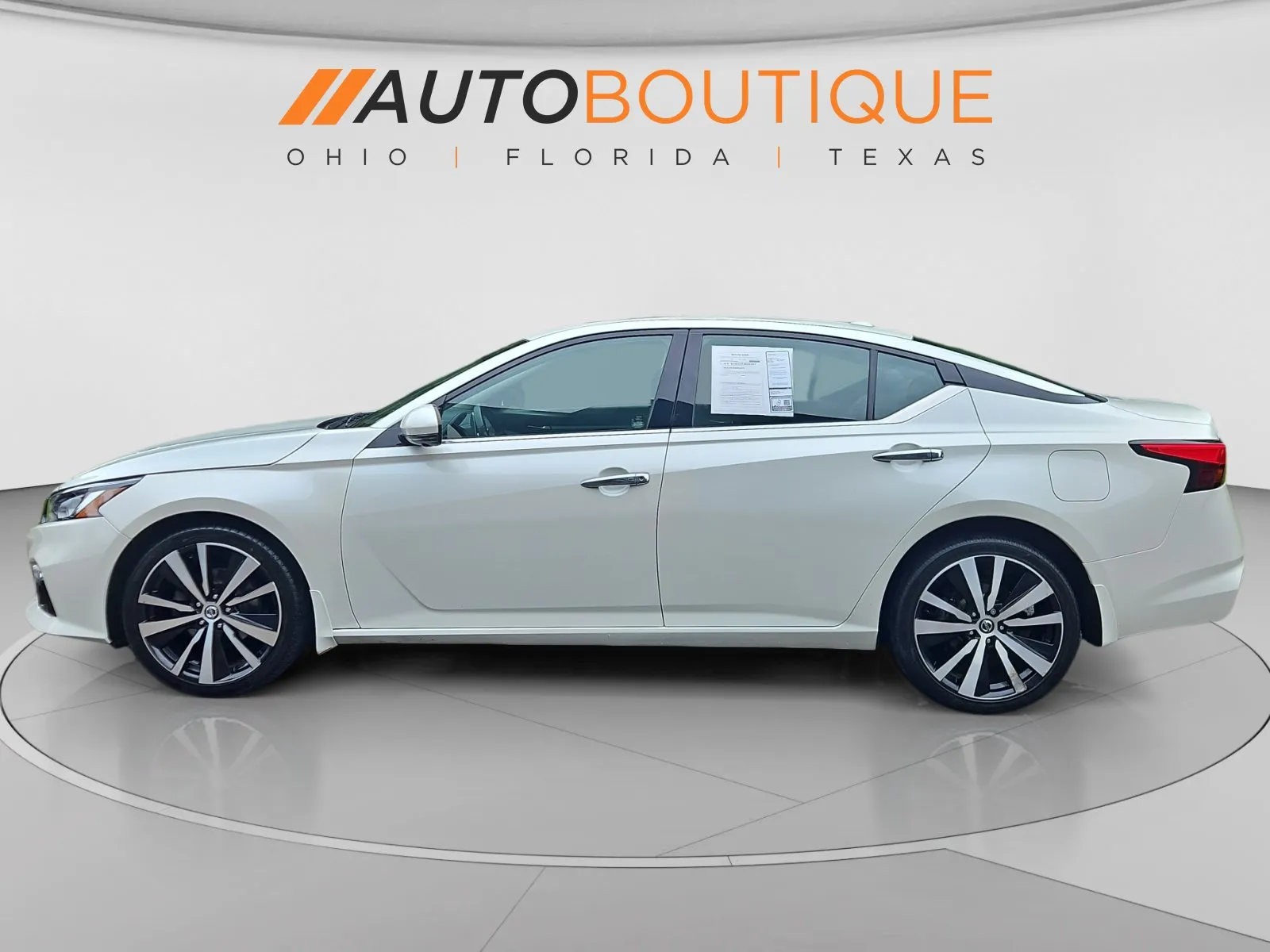 Nissan Altima photo 2