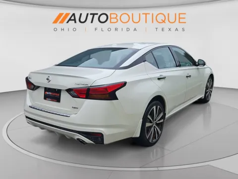 More photos of 2019 Nissan Altima 2.5 Platinum at Auto Boutique Ohio, OH