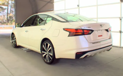 More photos of 2019 Nissan Altima 2.5 Platinum at Auto Boutique Ohio, OH