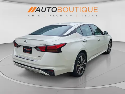 More photos of 2019 Nissan Altima 2.5 Platinum at Auto Boutique Ohio, OH