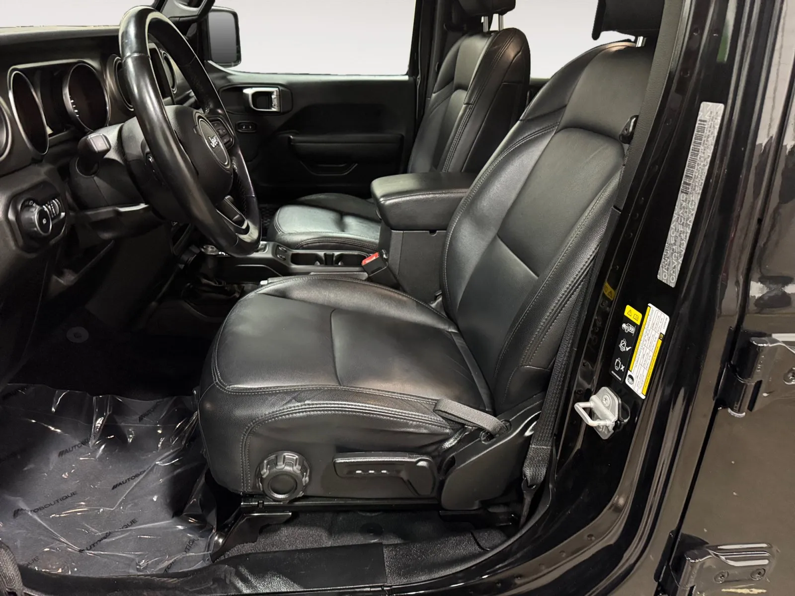 Jeep Wrangler photo 14