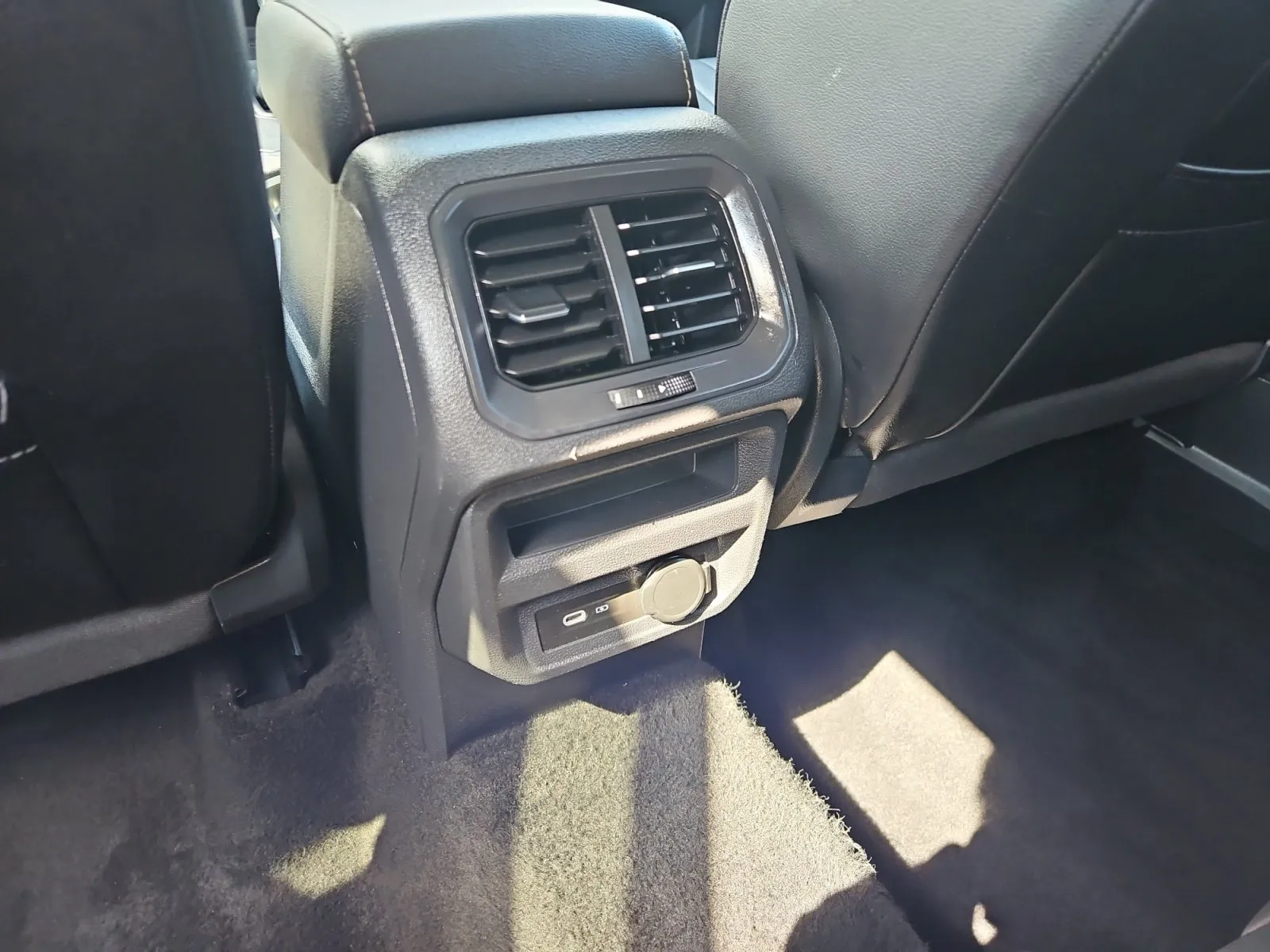 Volkswagen Tiguan photo 13