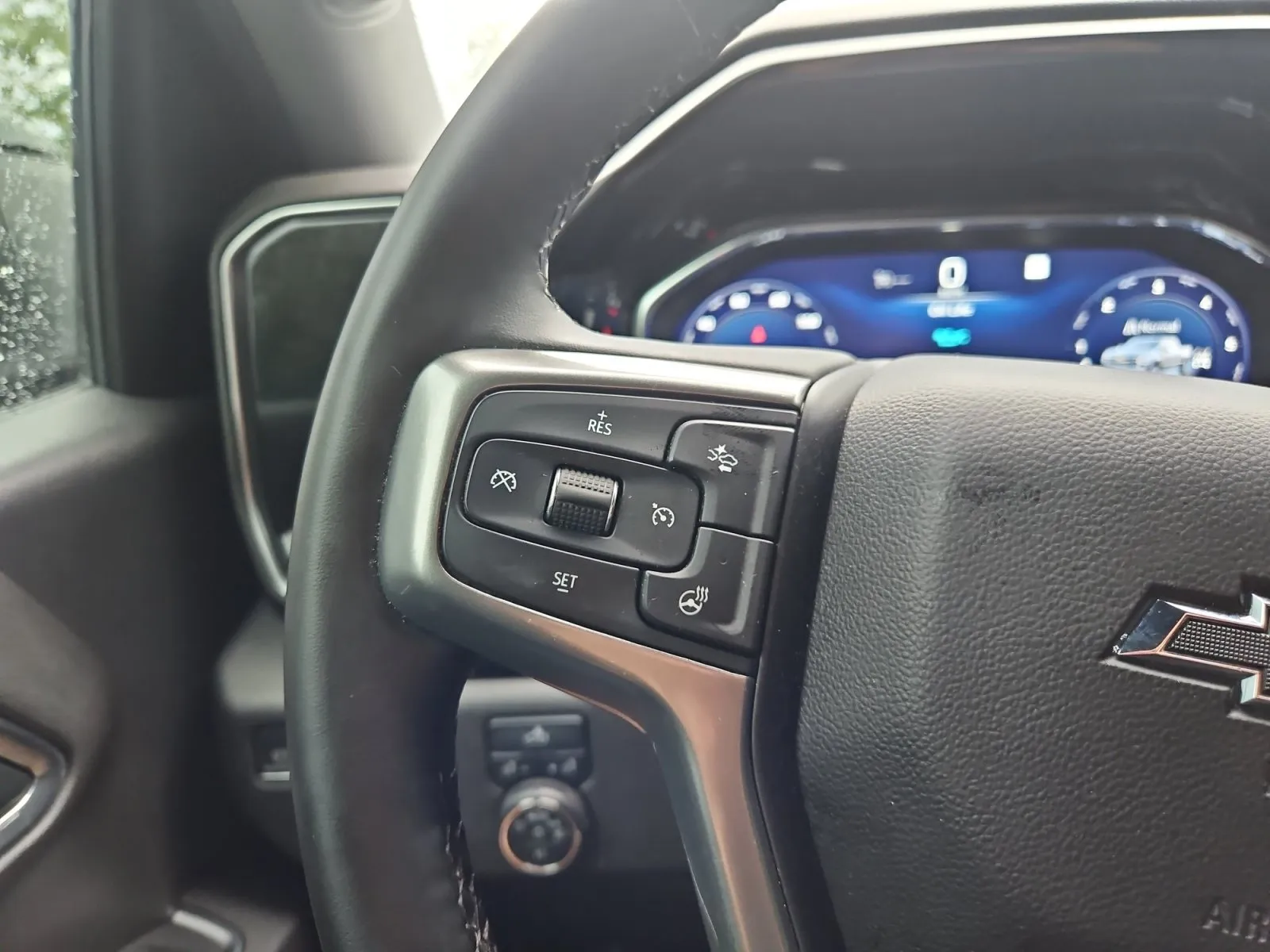 Chevrolet Silverado photo 23