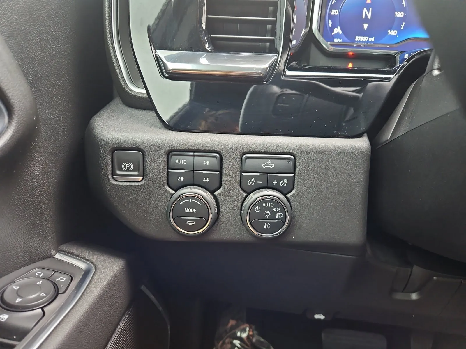 Chevrolet Silverado photo 24