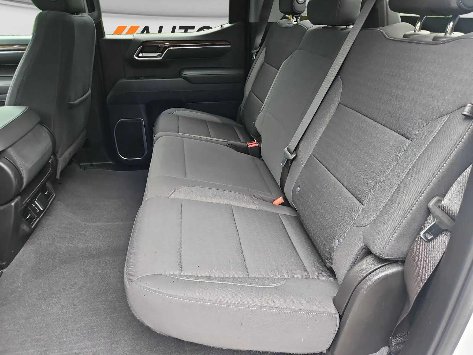 Chevrolet Silverado photo 14