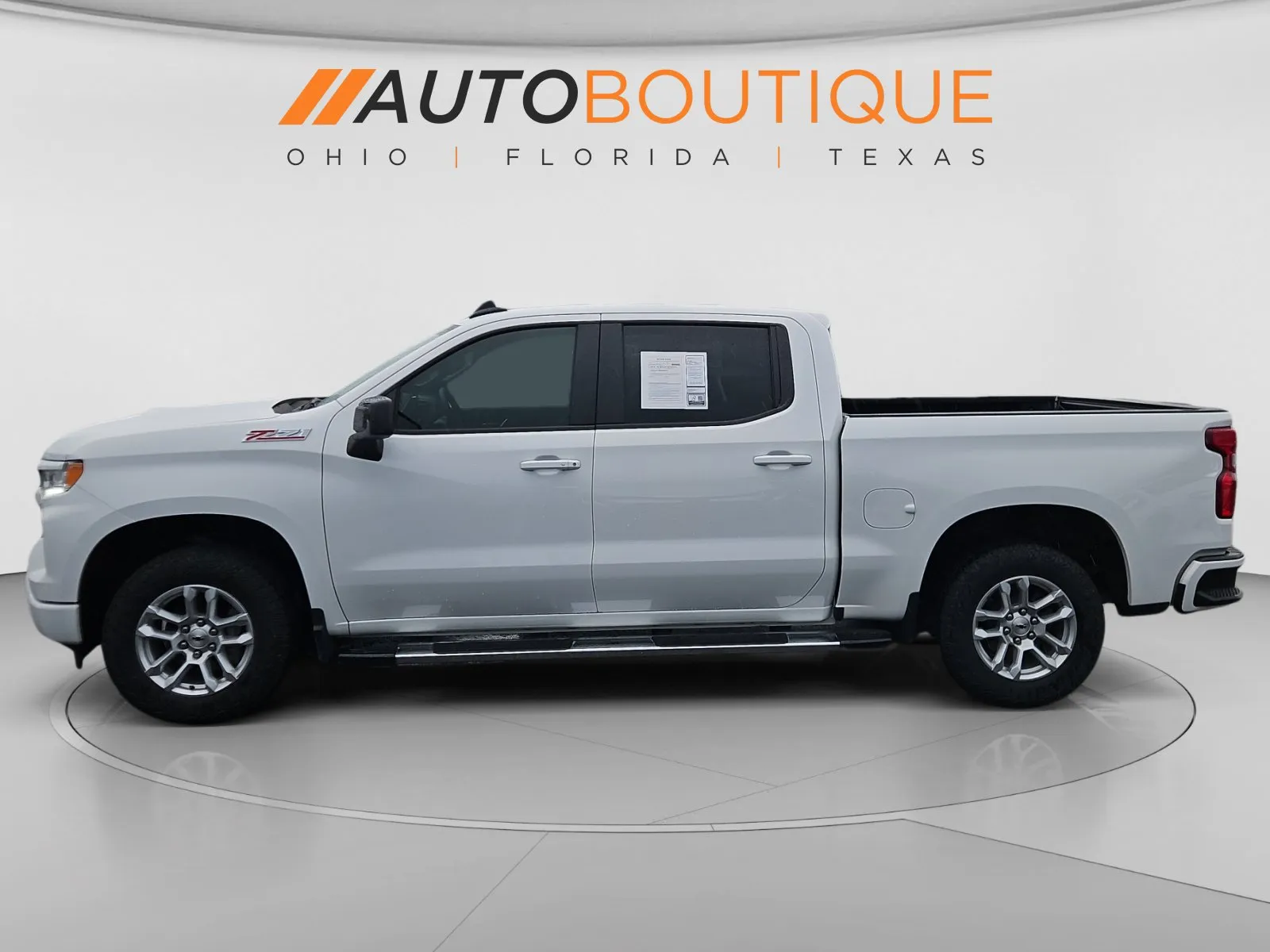 Chevrolet Silverado photo 2