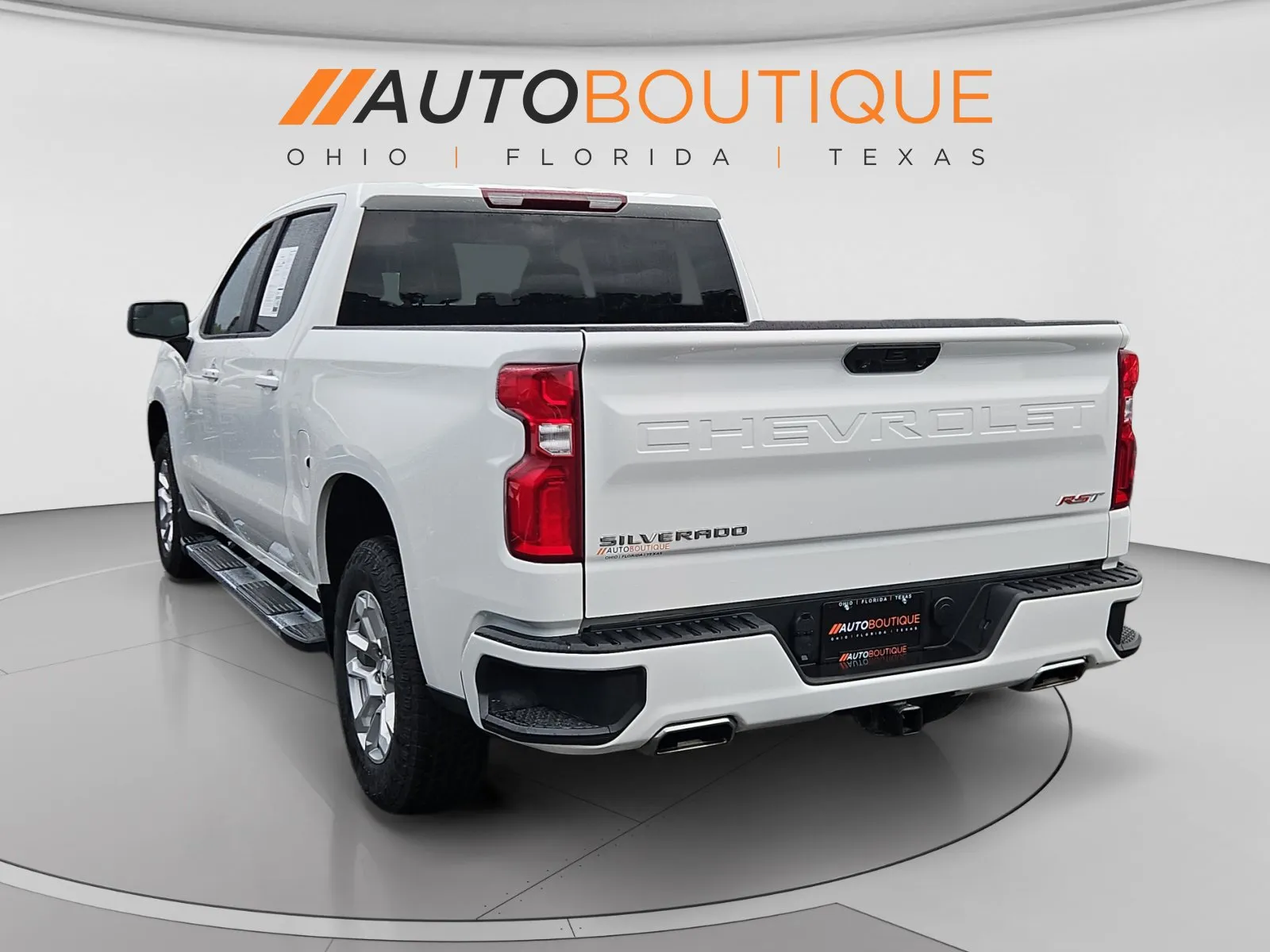 Chevrolet Silverado photo 3
