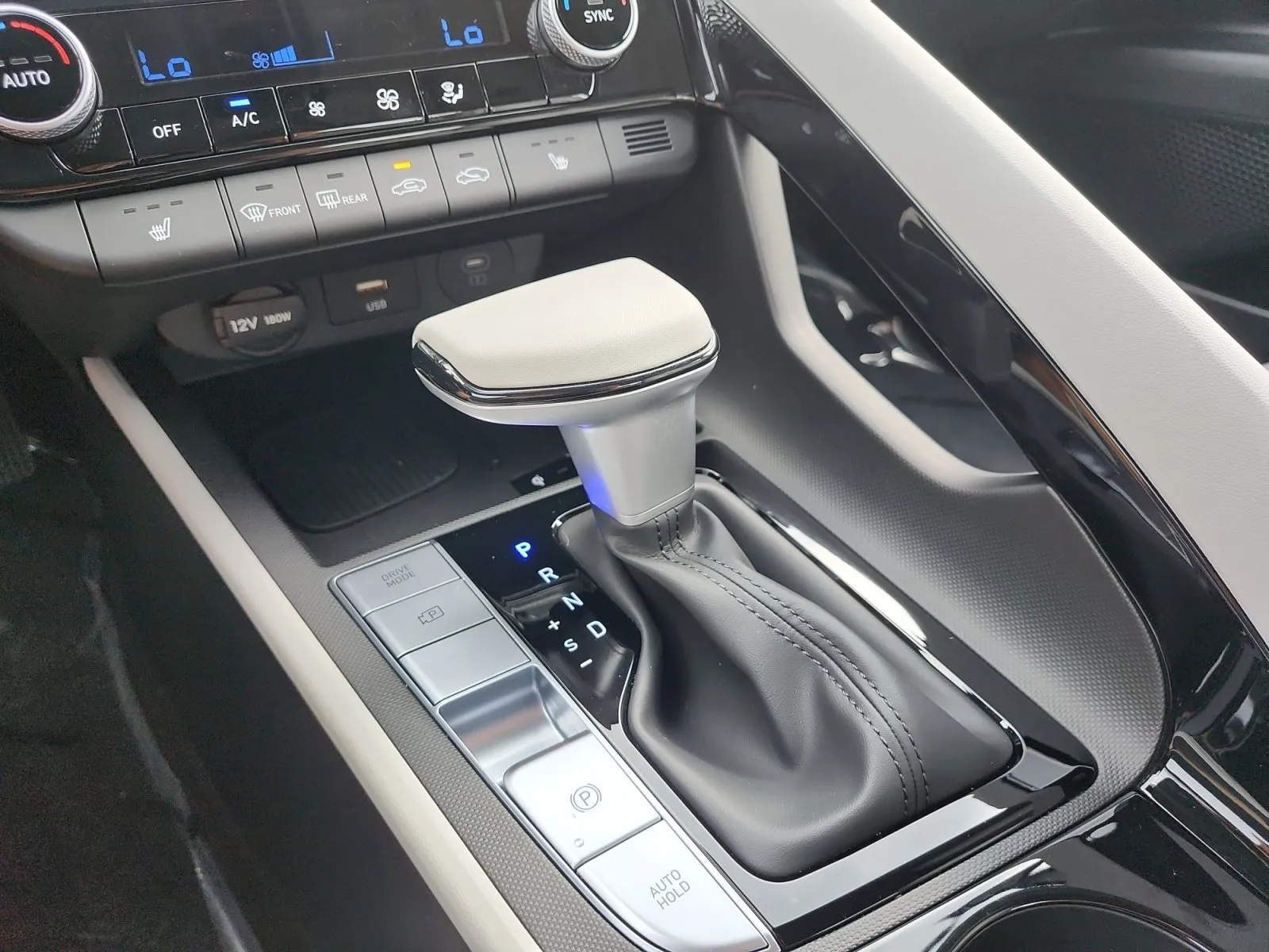 Hyundai Elantra photo 24