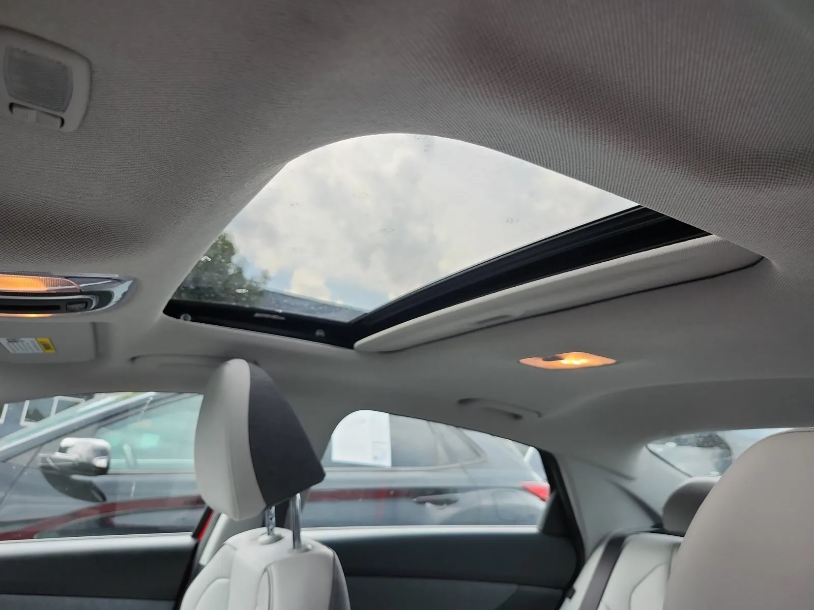 Hyundai Elantra photo 16
