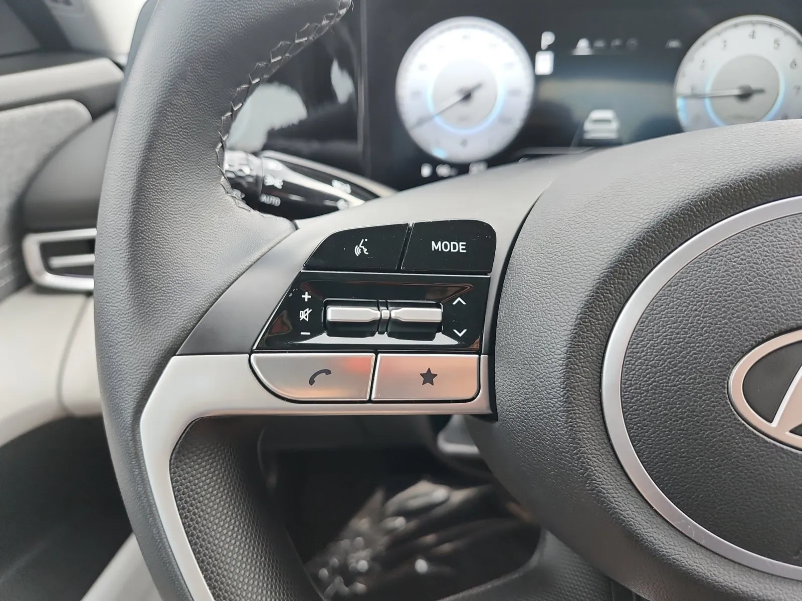 Hyundai Elantra photo 26