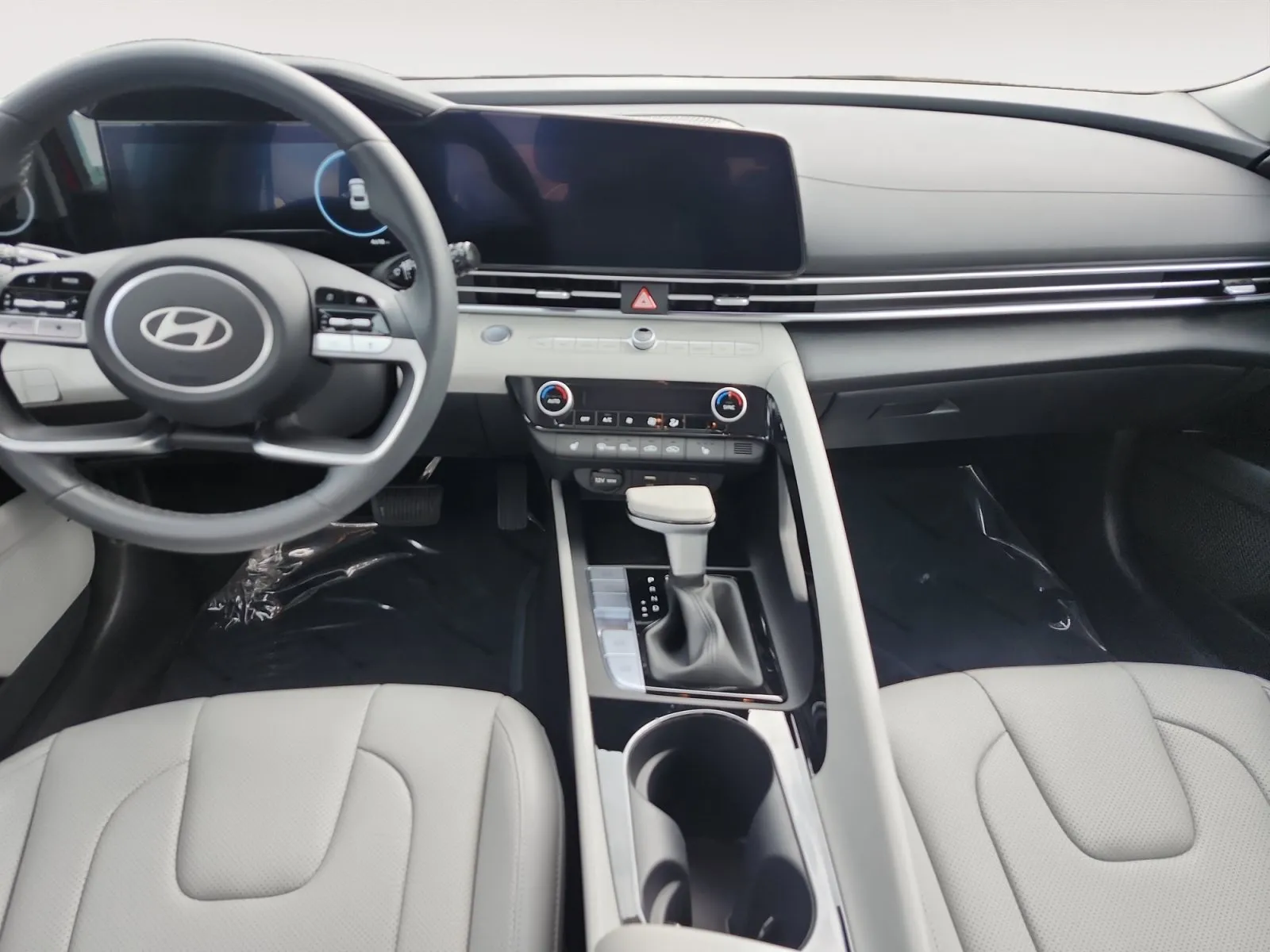 Hyundai Elantra photo 11