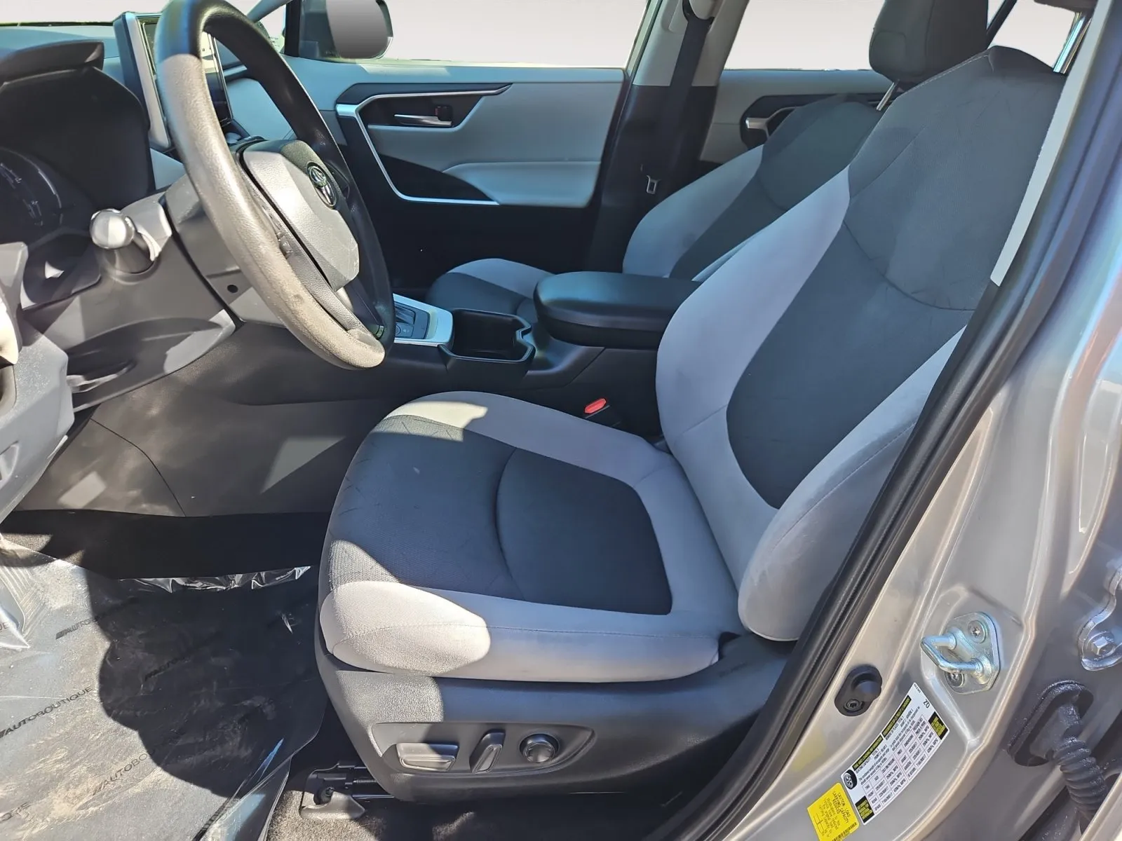 Toyota RAV4 photo 9