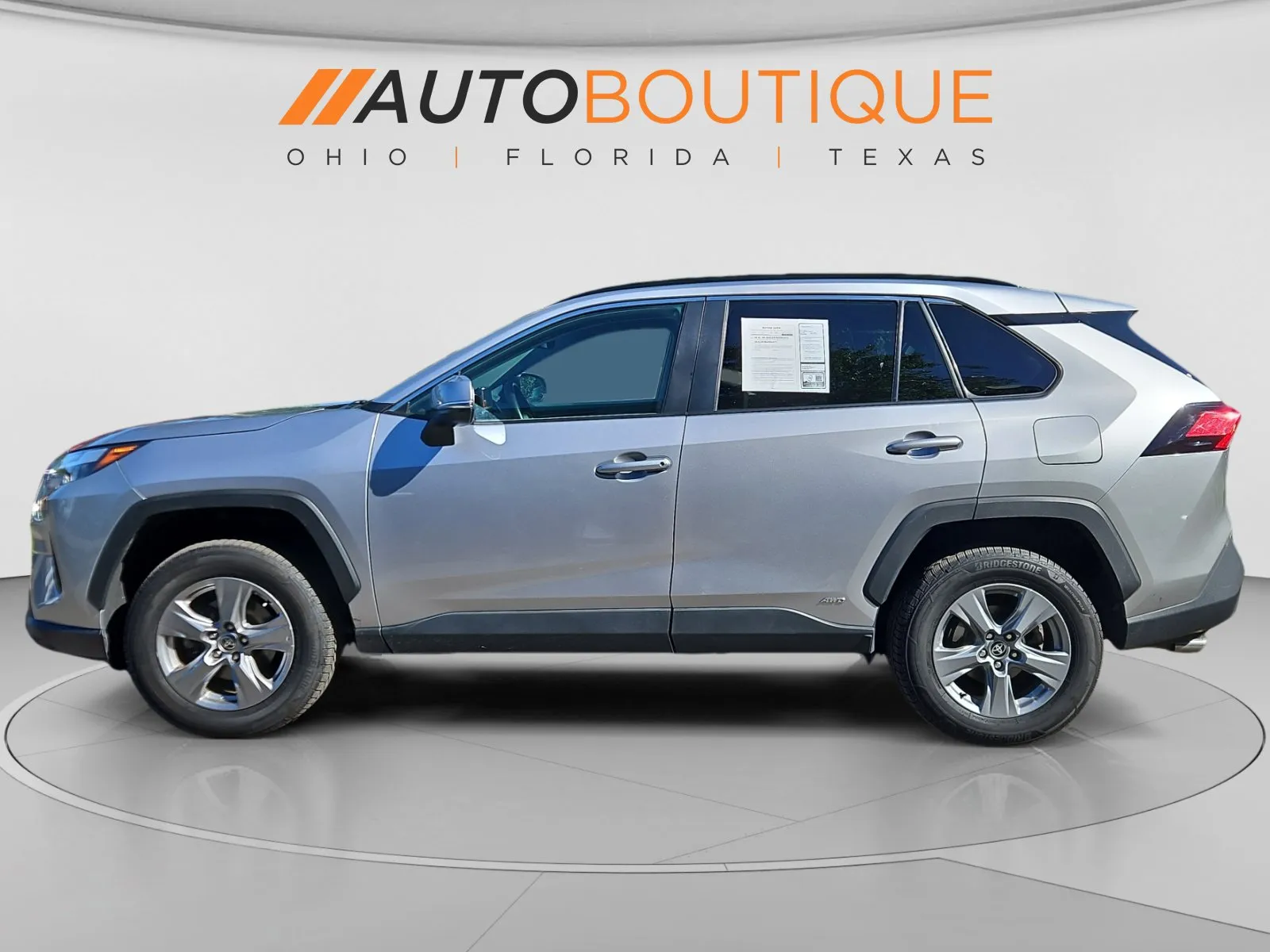 Toyota RAV4 photo 2
