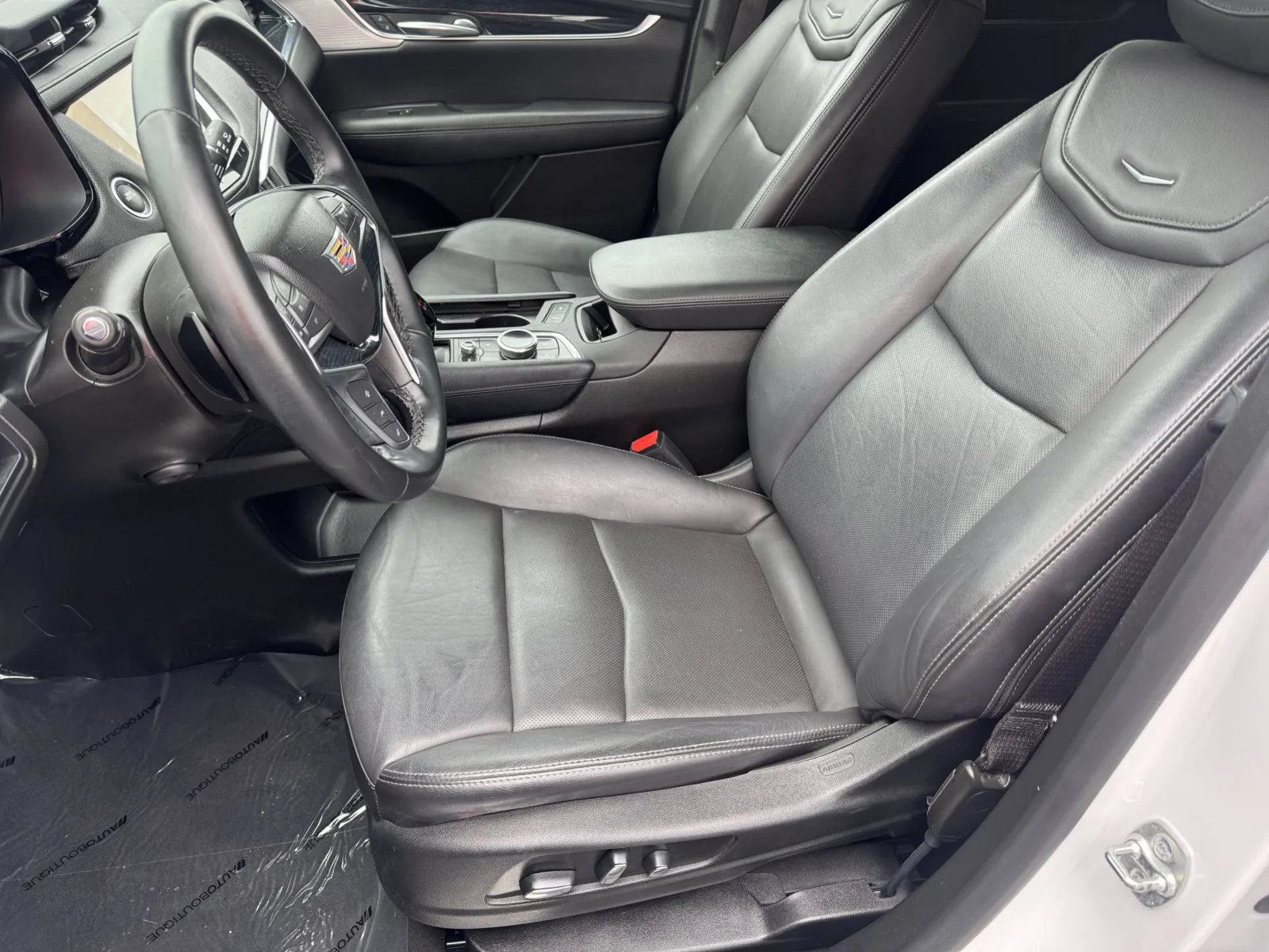 Cadillac XT5 photo 10