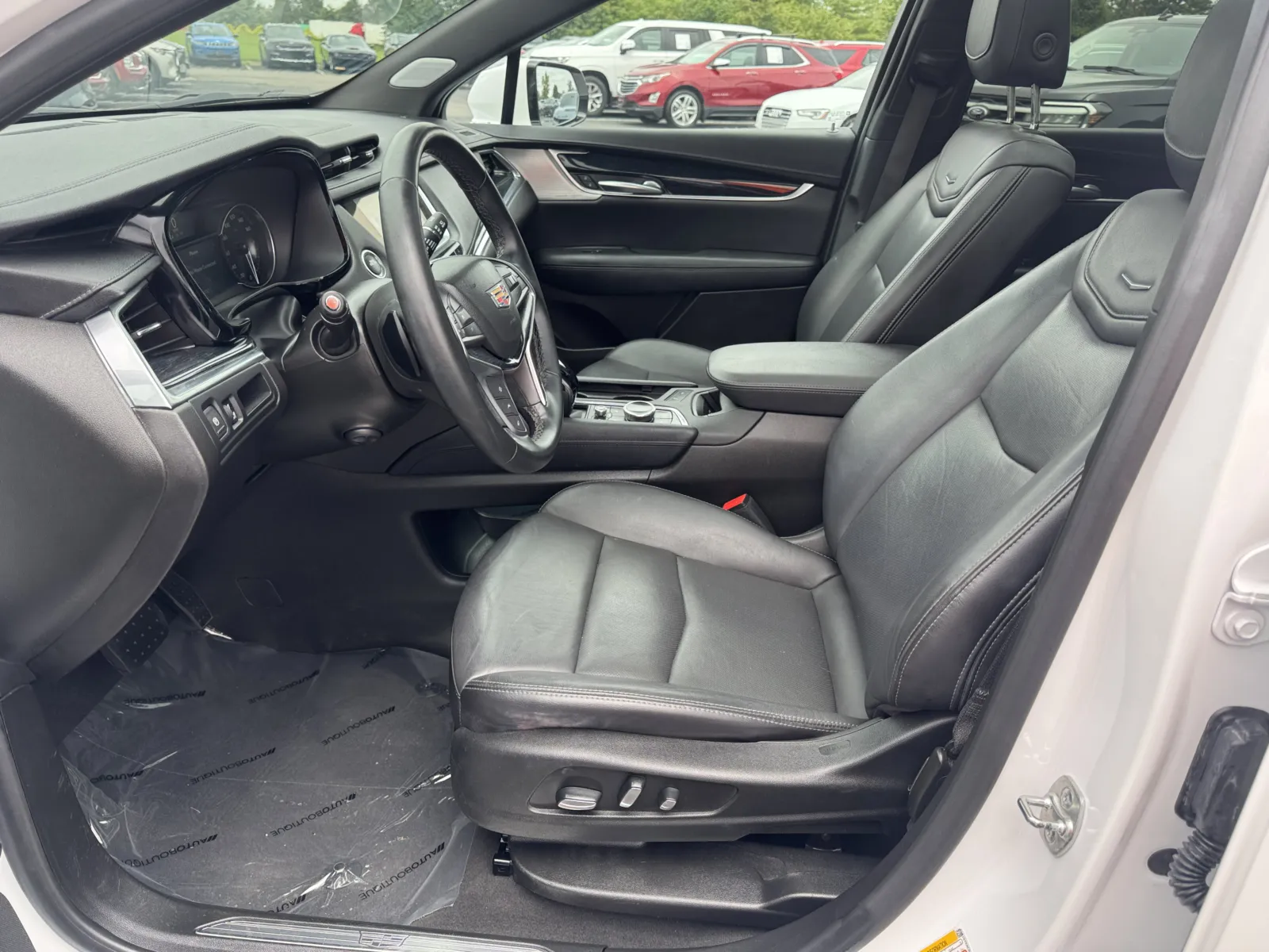 Cadillac XT5 photo 33