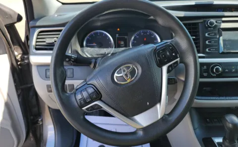 More photos of 2018 Toyota Highlander LE at Auto Boutique Ohio, OH
