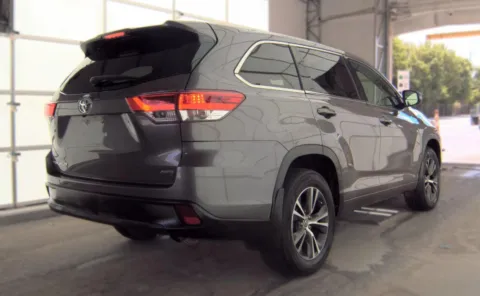 Another view of 2018 Toyota Highlander LE for sale in Columbus, OH at Auto Boutique Ohio