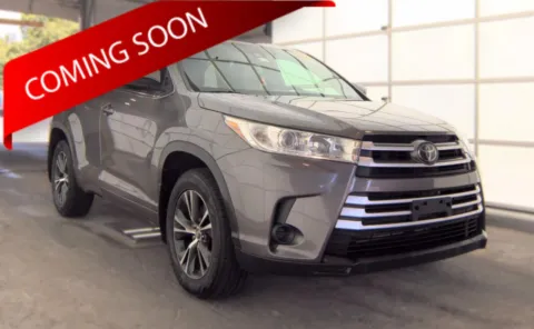 Gray 2018 Toyota Highlander LE for sale in Columbus, OH