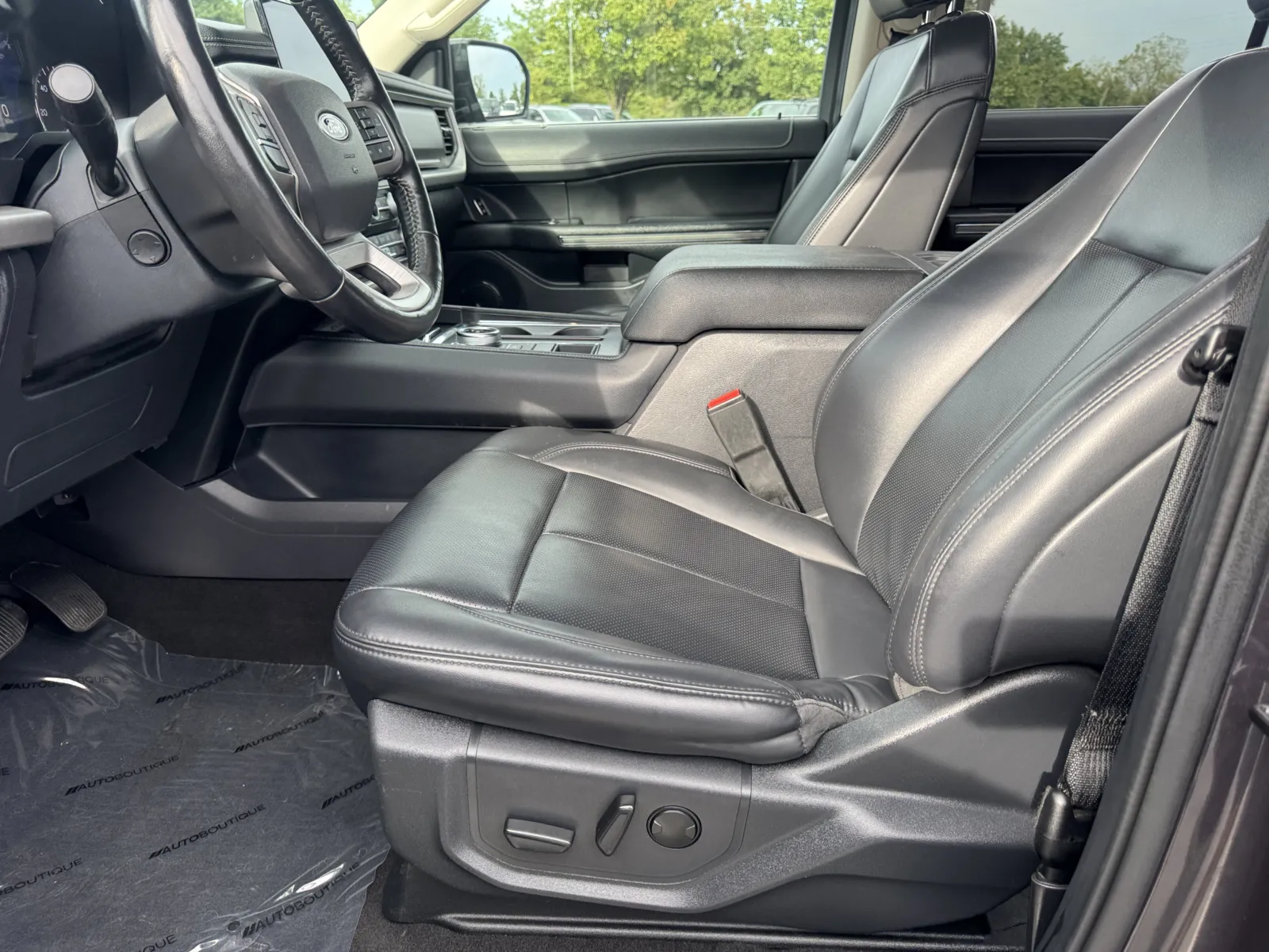 Ford Expedition MAX photo 33