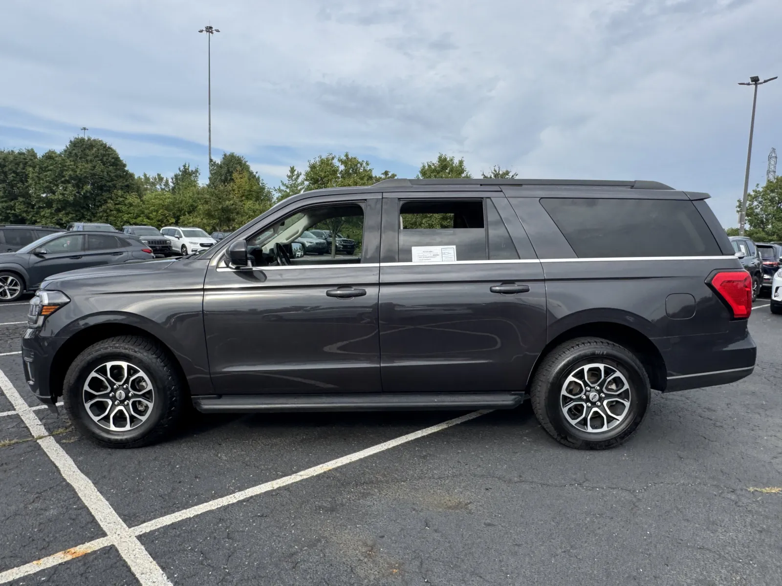 Ford Expedition MAX photo 9