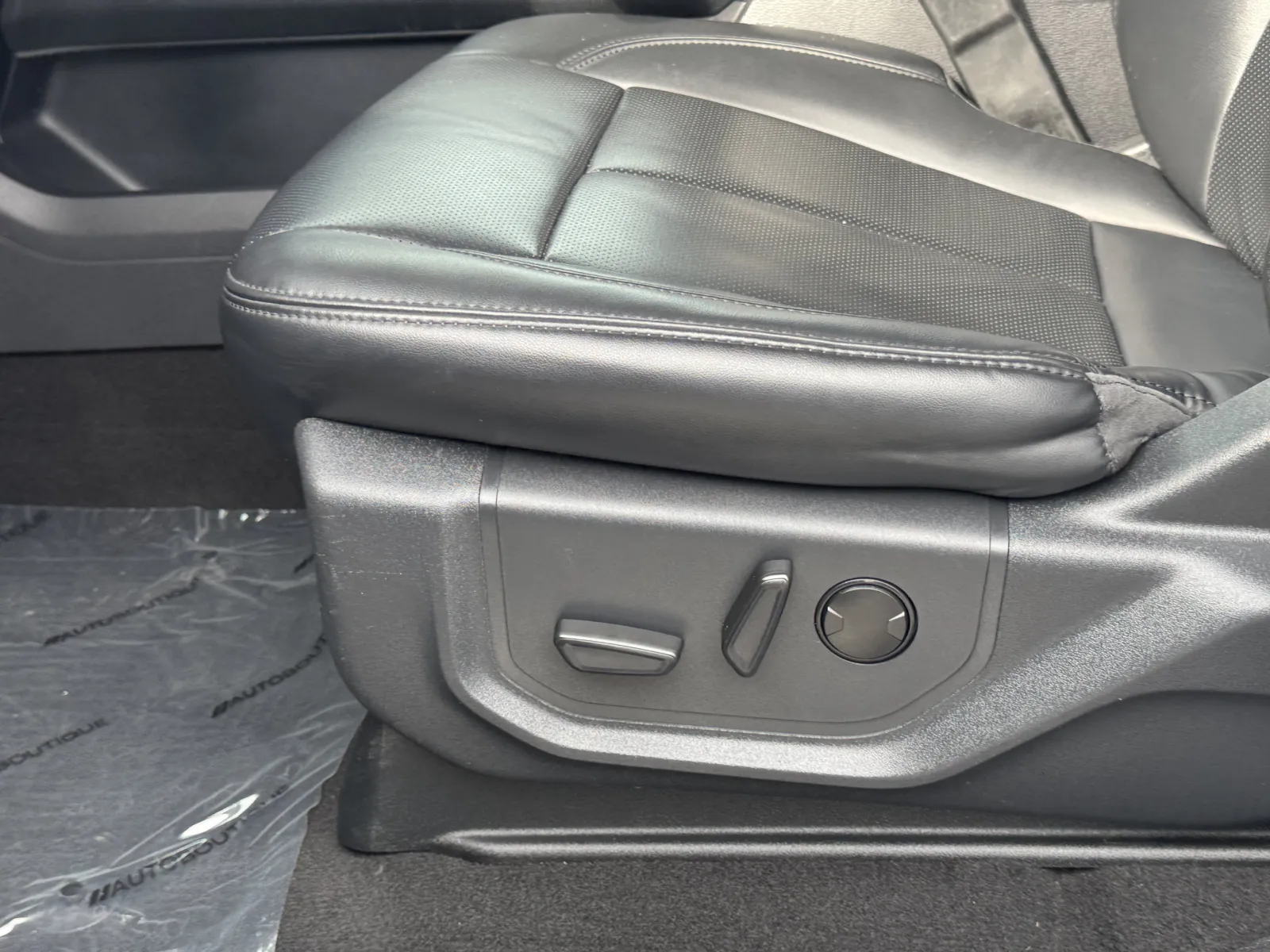 Ford Expedition MAX photo 34