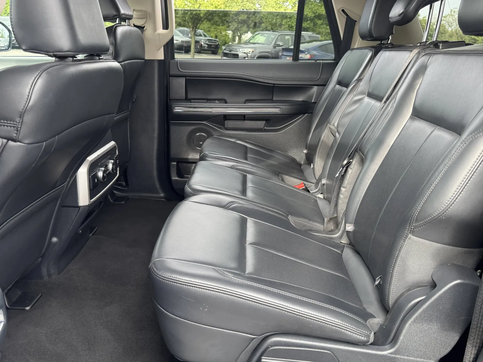 Ford Expedition MAX photo 16