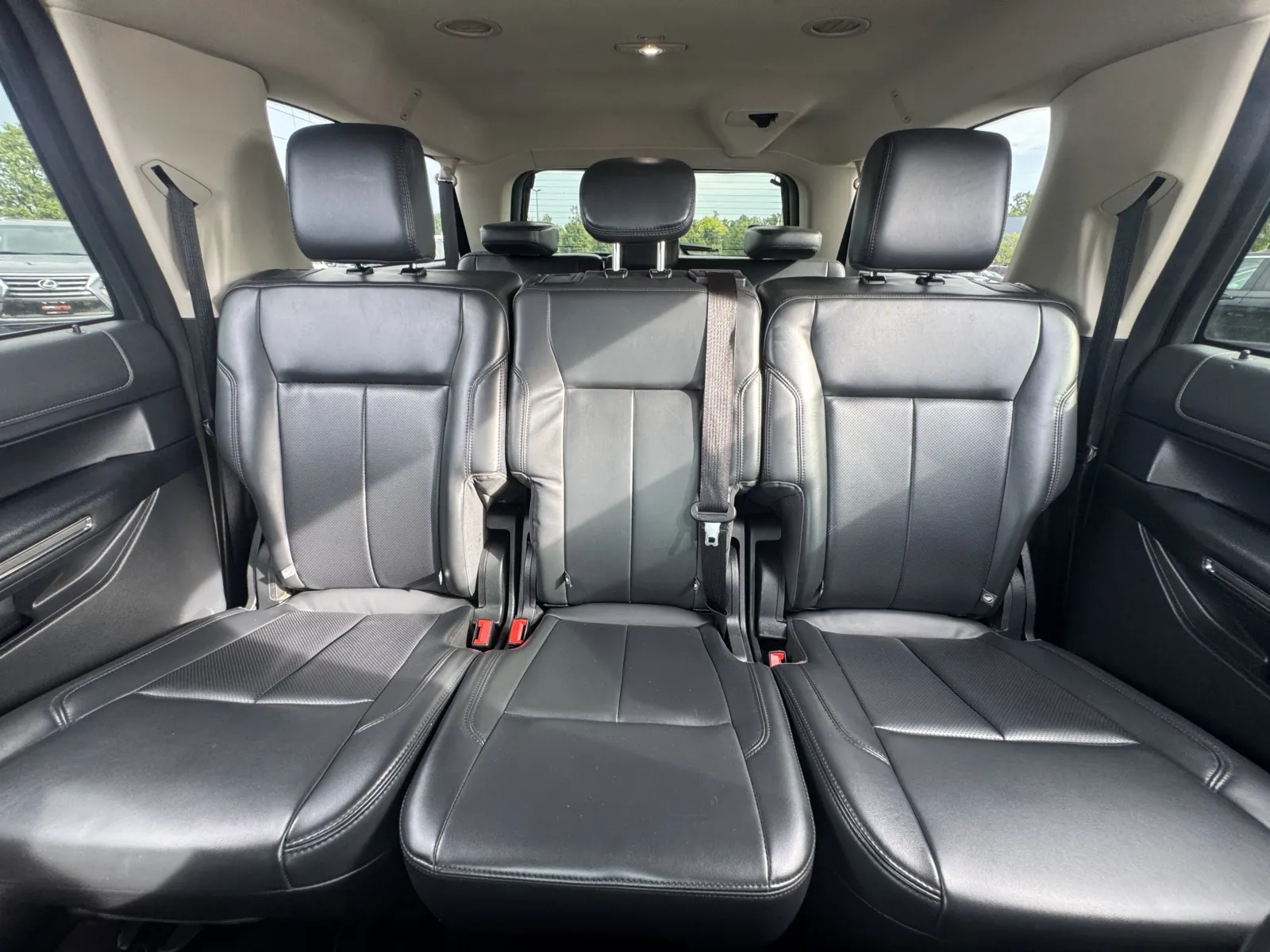 Ford Expedition MAX photo 32