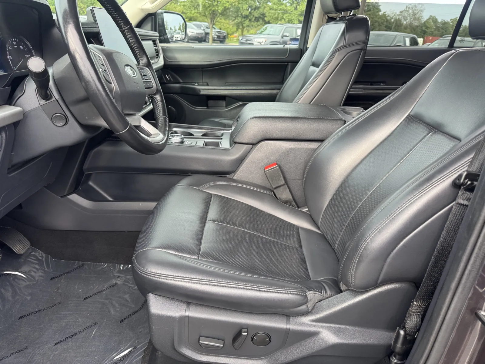 Ford Expedition MAX photo 8