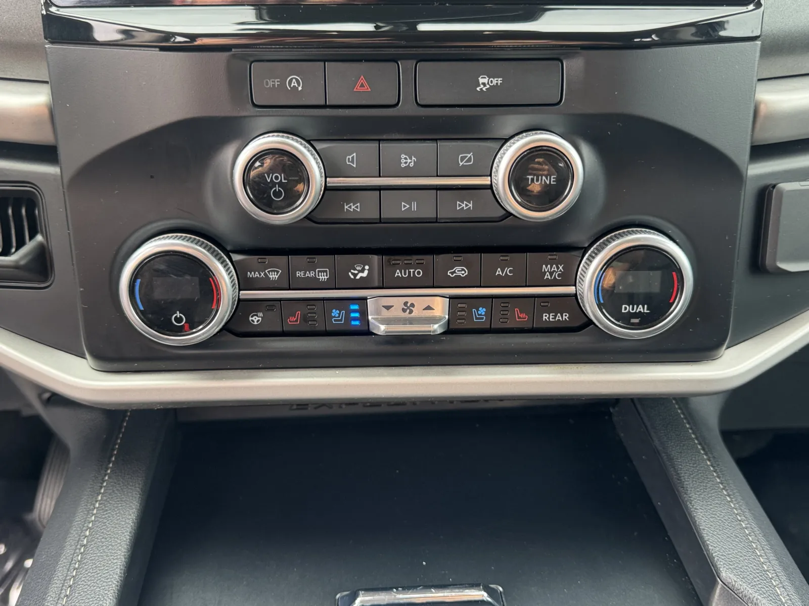 Ford Expedition MAX photo 30