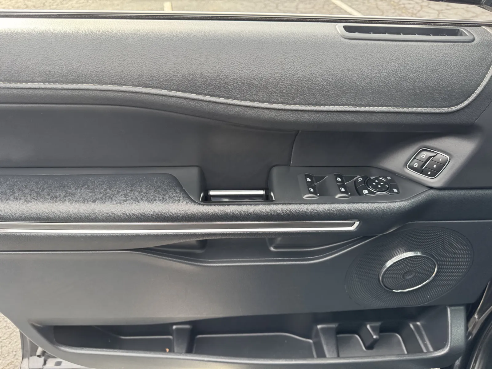 Ford Expedition MAX photo 20