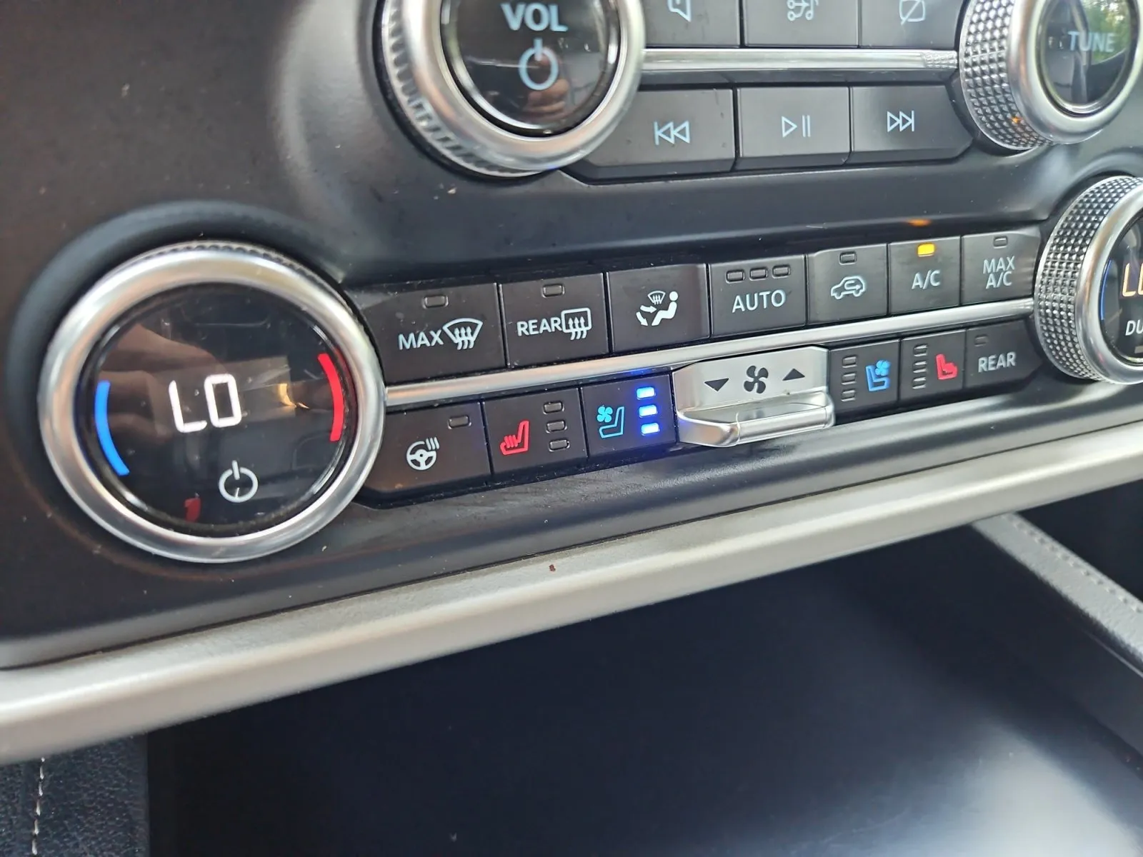 Ford Expedition MAX photo 24