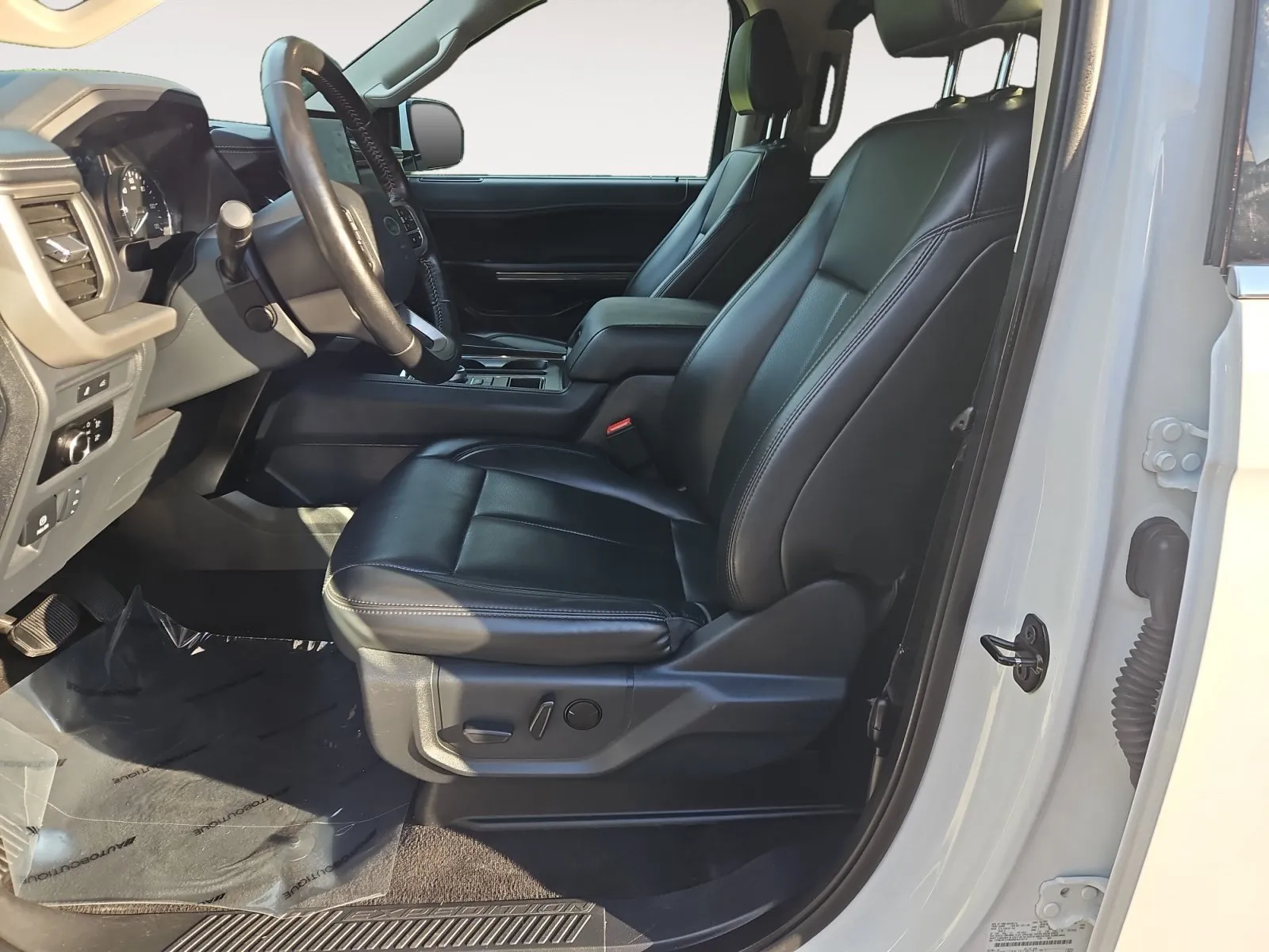 Ford Expedition MAX photo 9