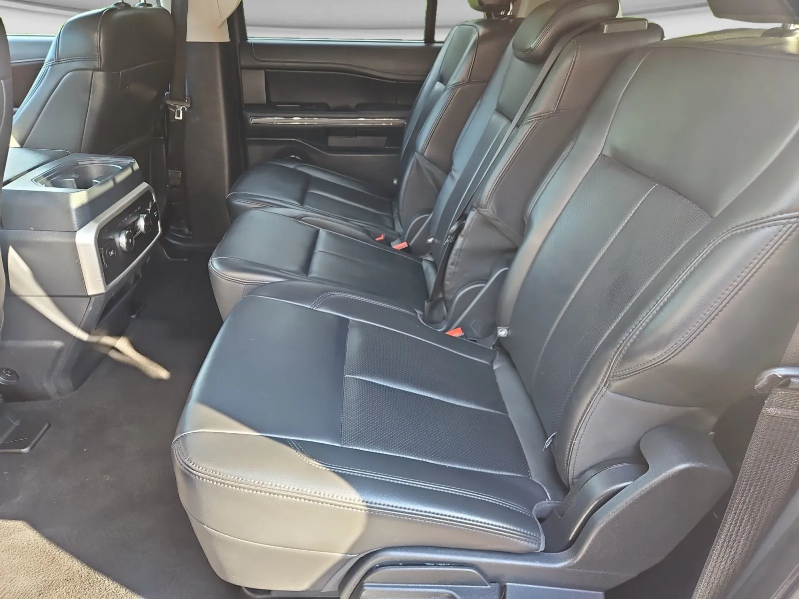 Ford Expedition MAX photo 14