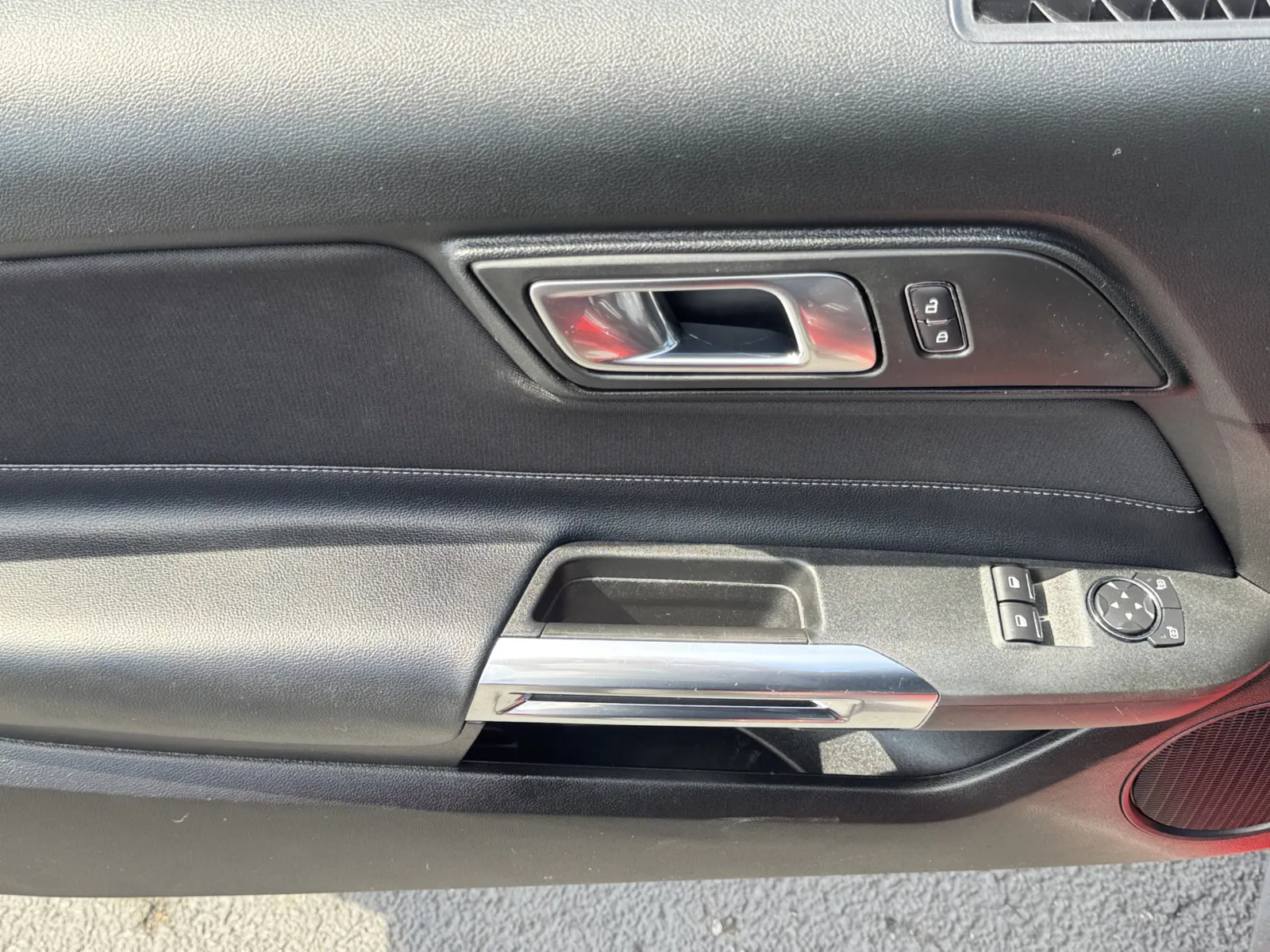 Ford Mustang photo 14