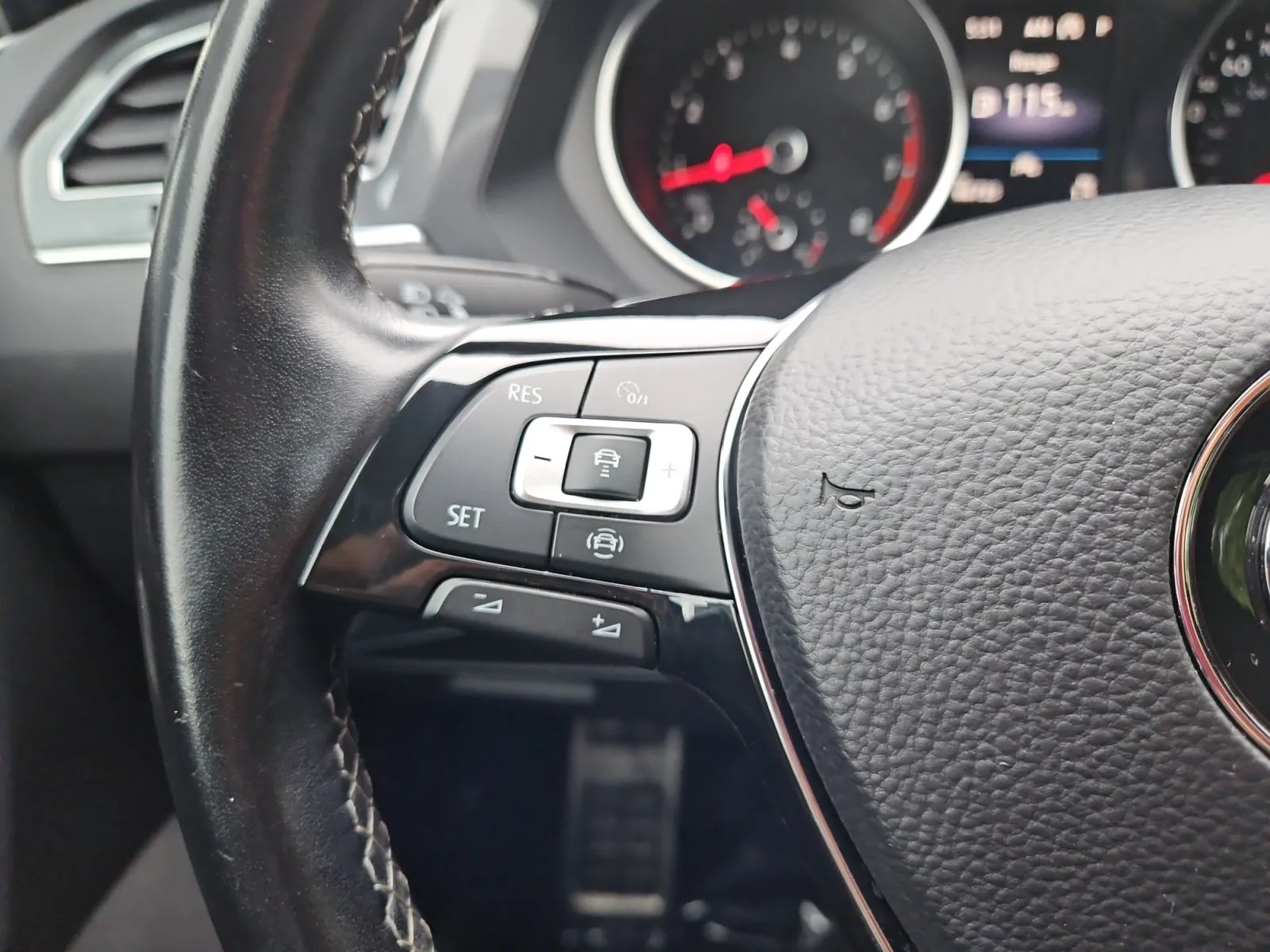 Volkswagen Tiguan photo 26