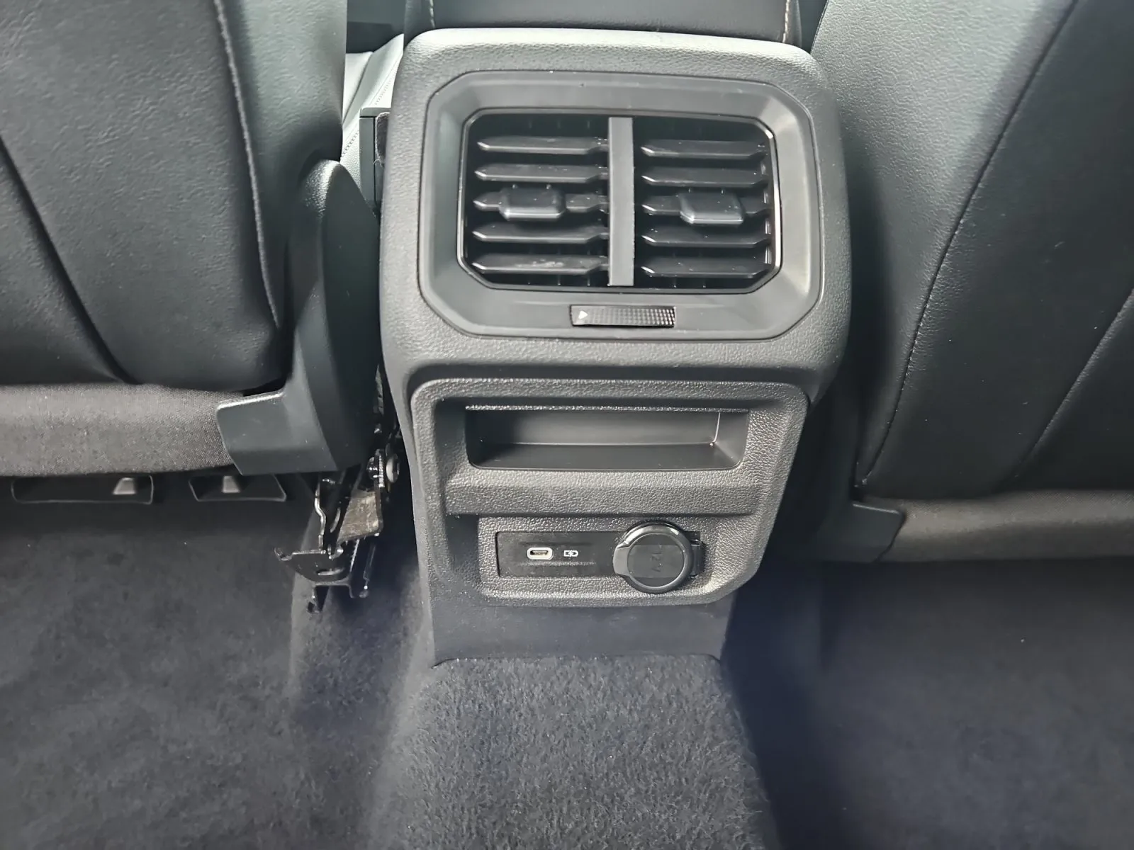 Volkswagen Tiguan photo 13
