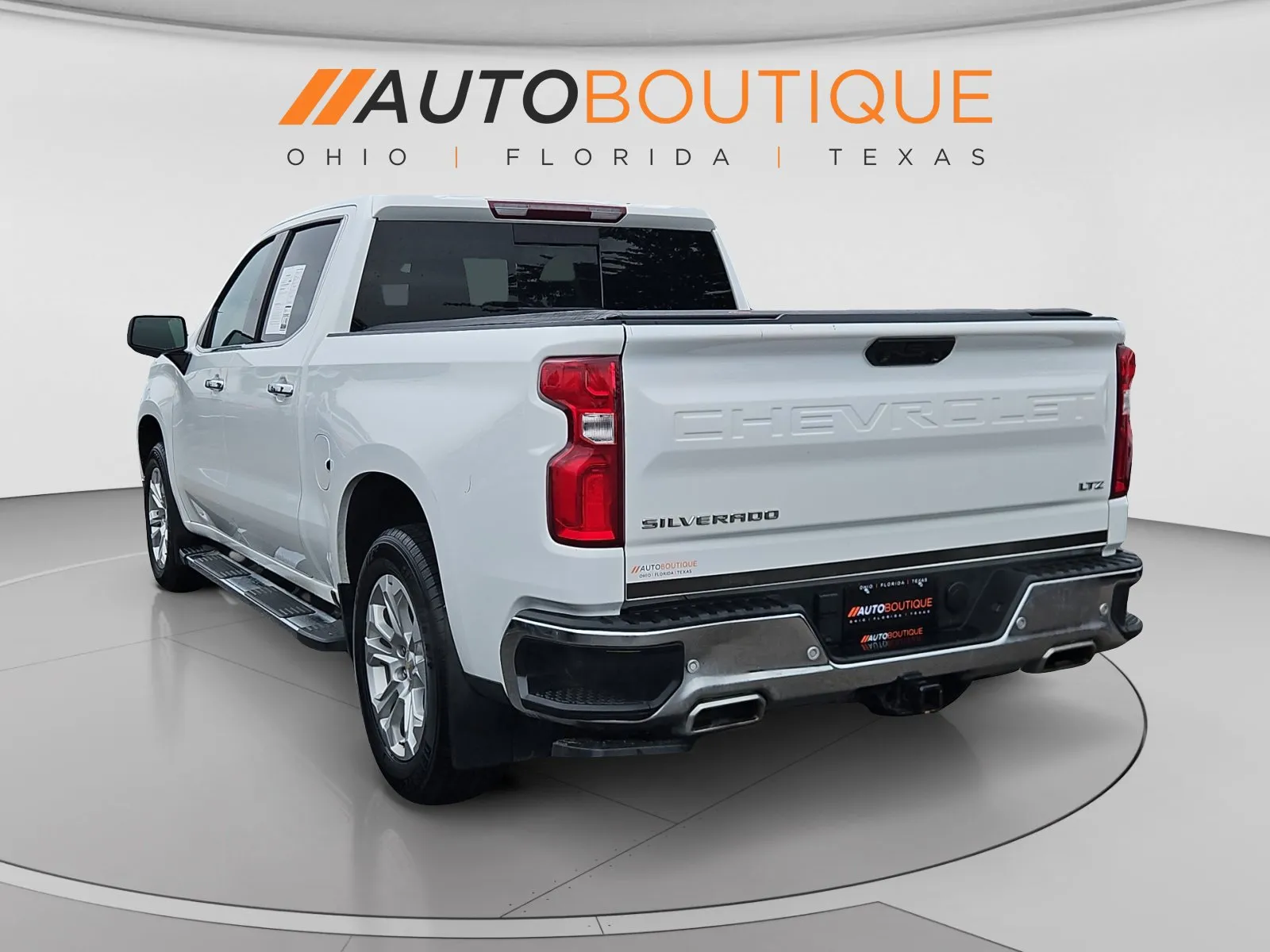 Chevrolet Silverado photo 3