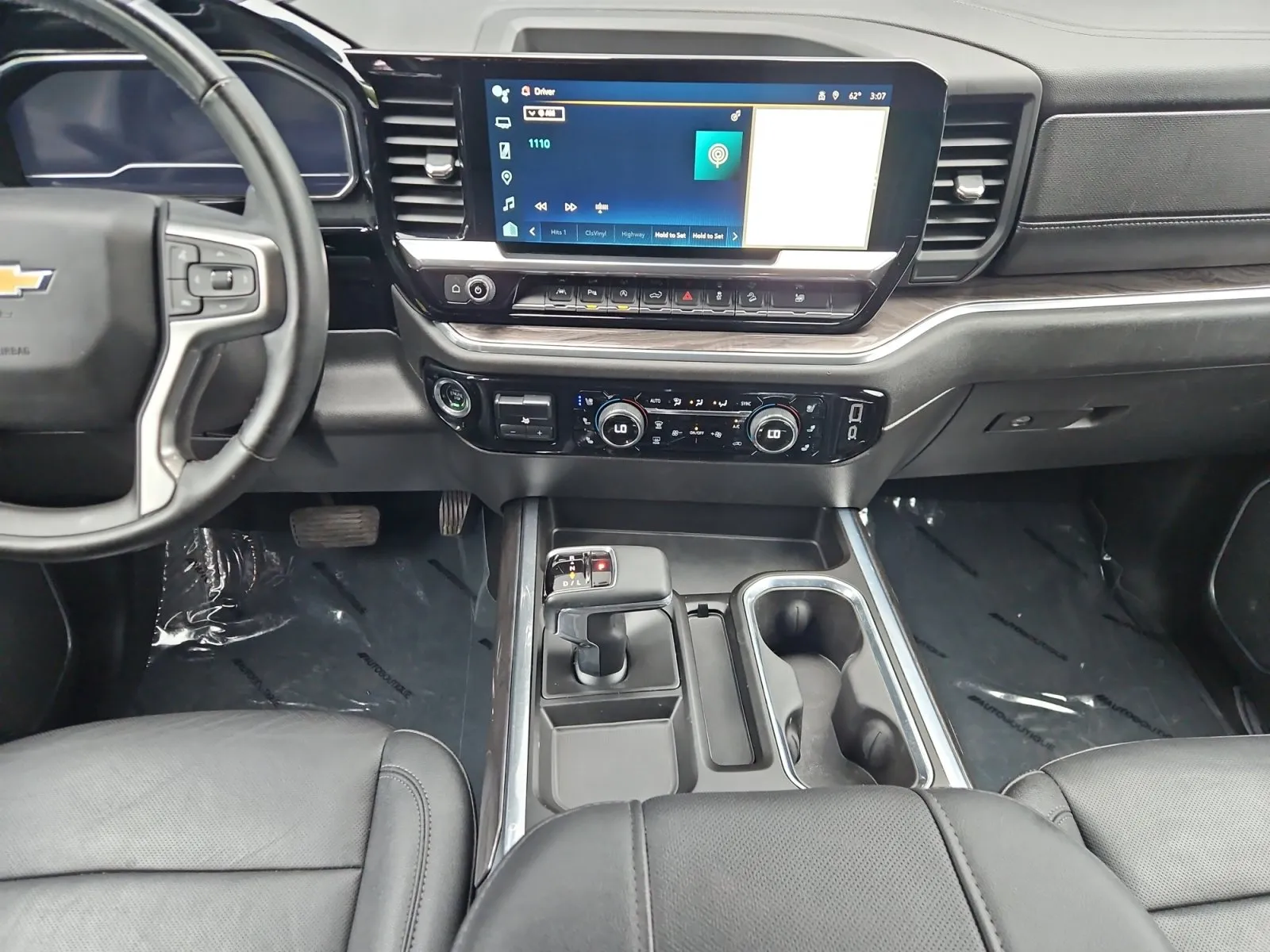 Chevrolet Silverado photo 11