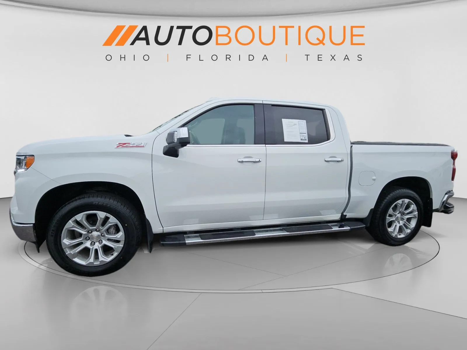 Chevrolet Silverado photo 2