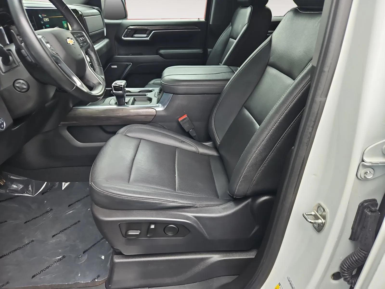 Chevrolet Silverado photo 9