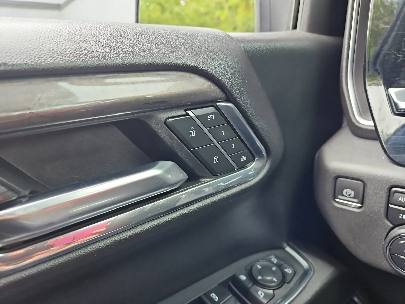 Chevrolet Silverado photo 18