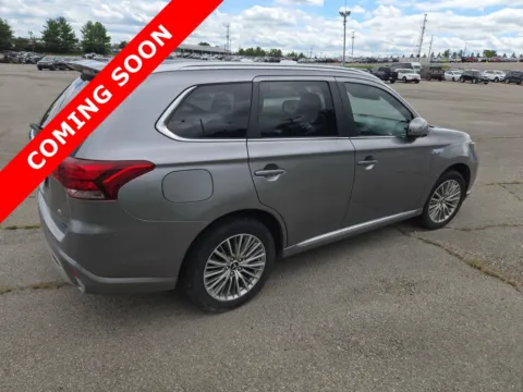 More photos of 2022 Mitsubishi Outlander PHEV SEL at Auto Boutique Ohio, OH