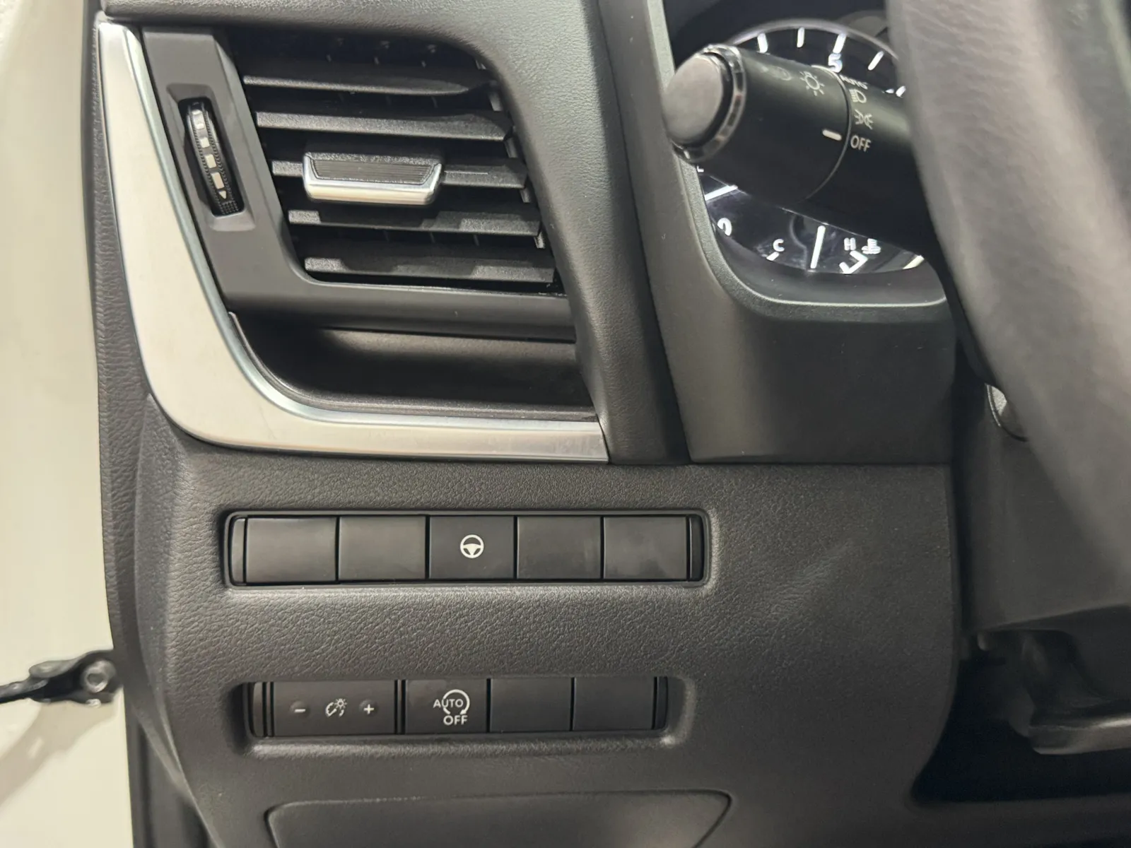 Nissan Rogue photo 25