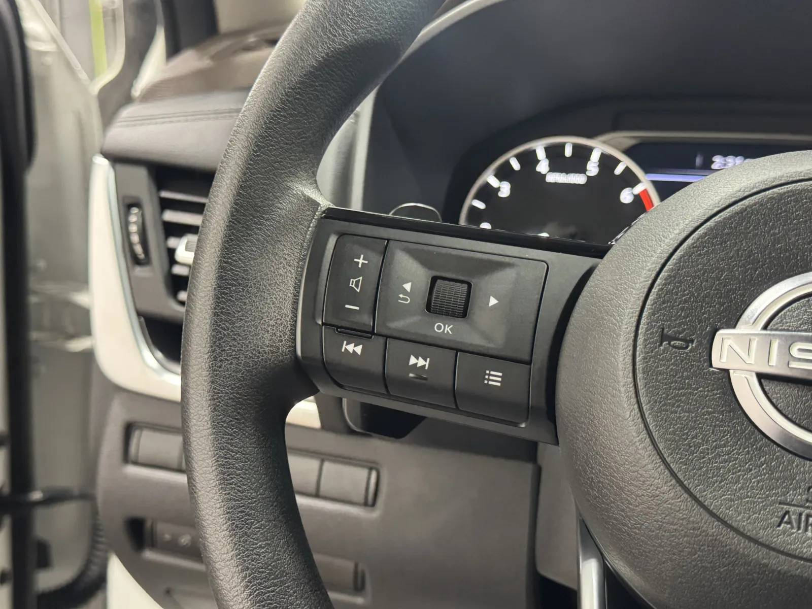 Nissan Rogue photo 23