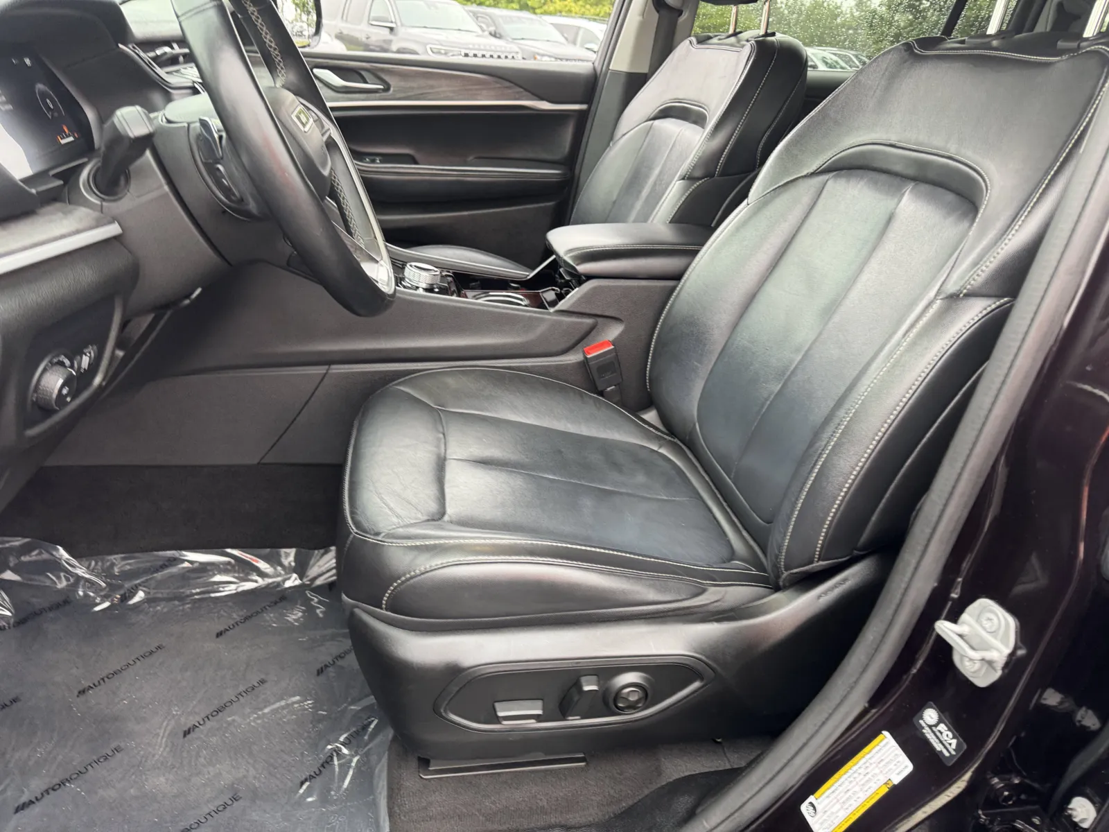 Jeep Grand Cherokee L photo 9