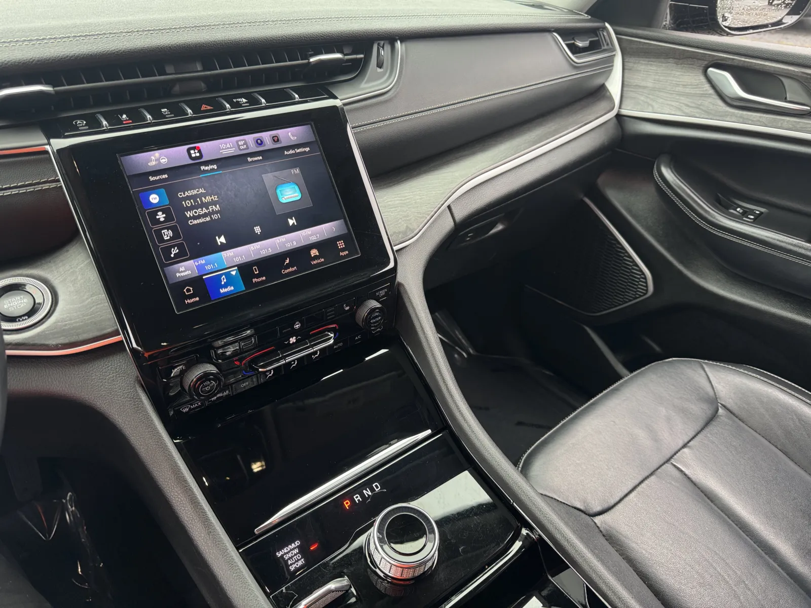 Jeep Grand Cherokee L photo 26