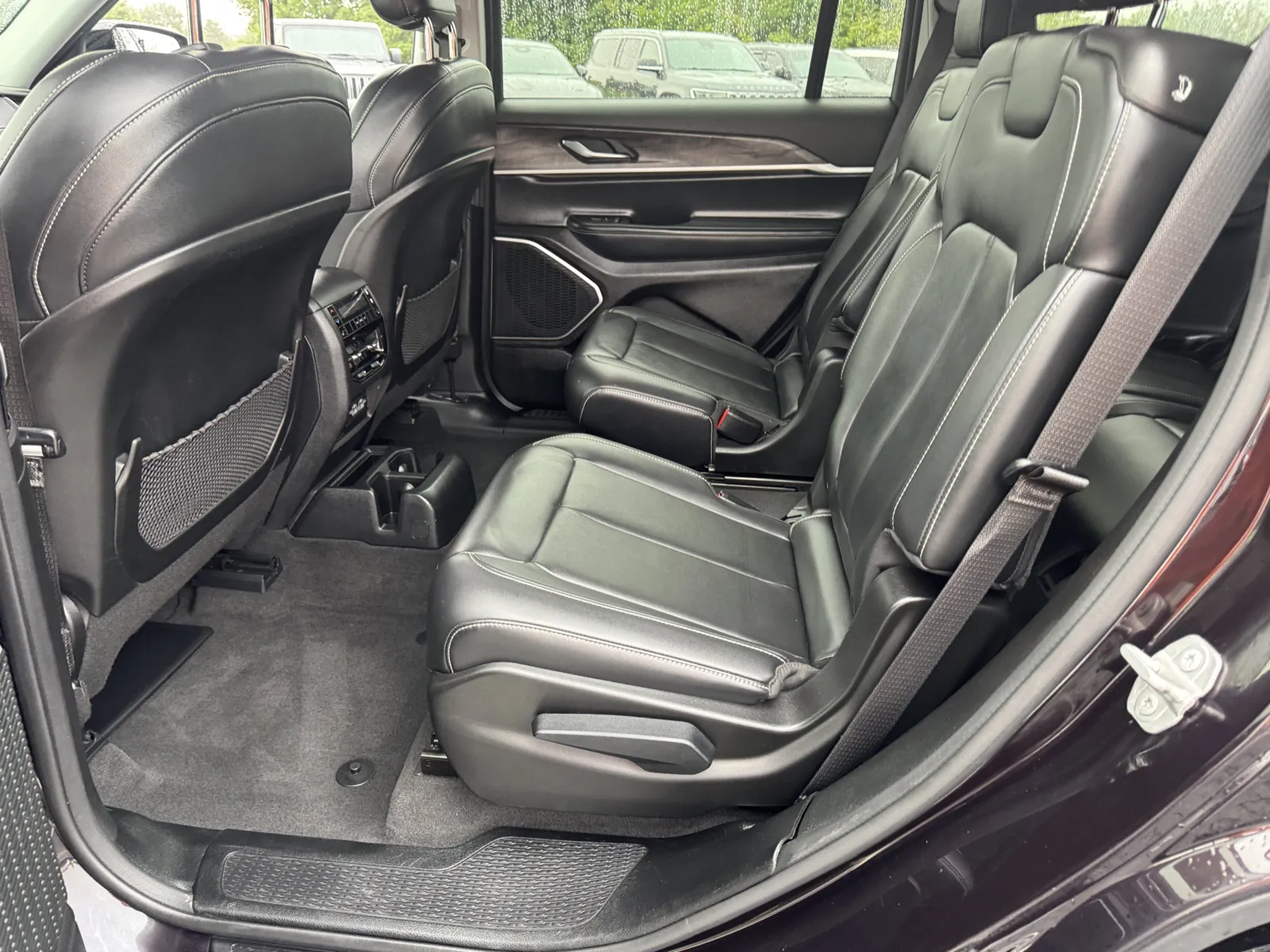 Jeep Grand Cherokee L photo 16