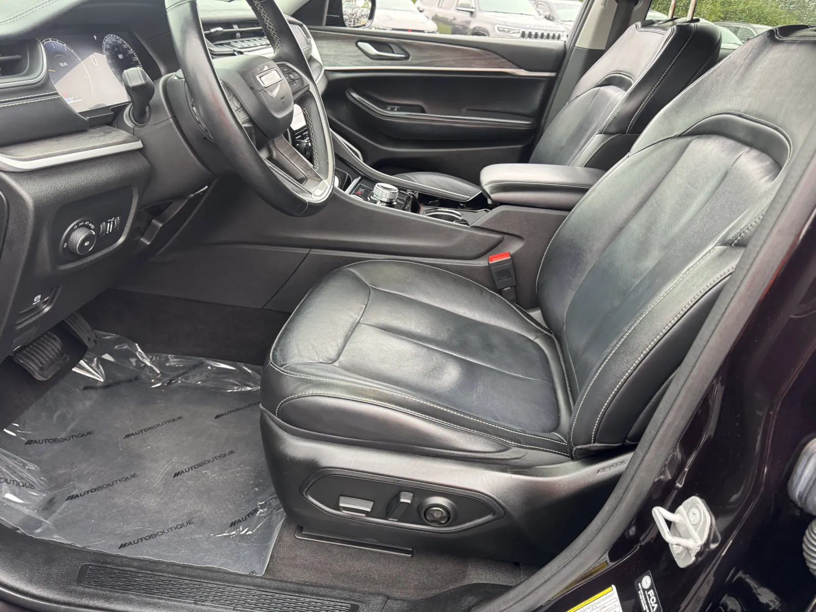 Jeep Grand Cherokee L photo 31