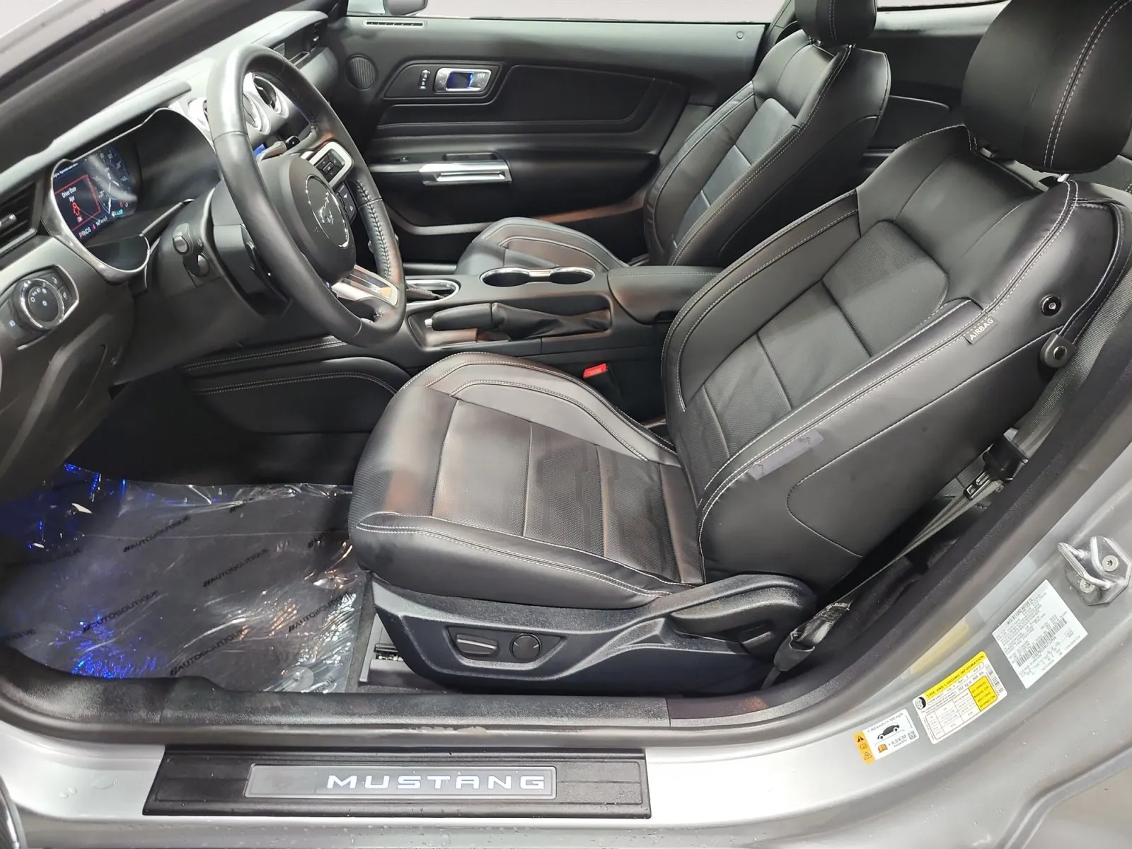 Ford Mustang photo 9
